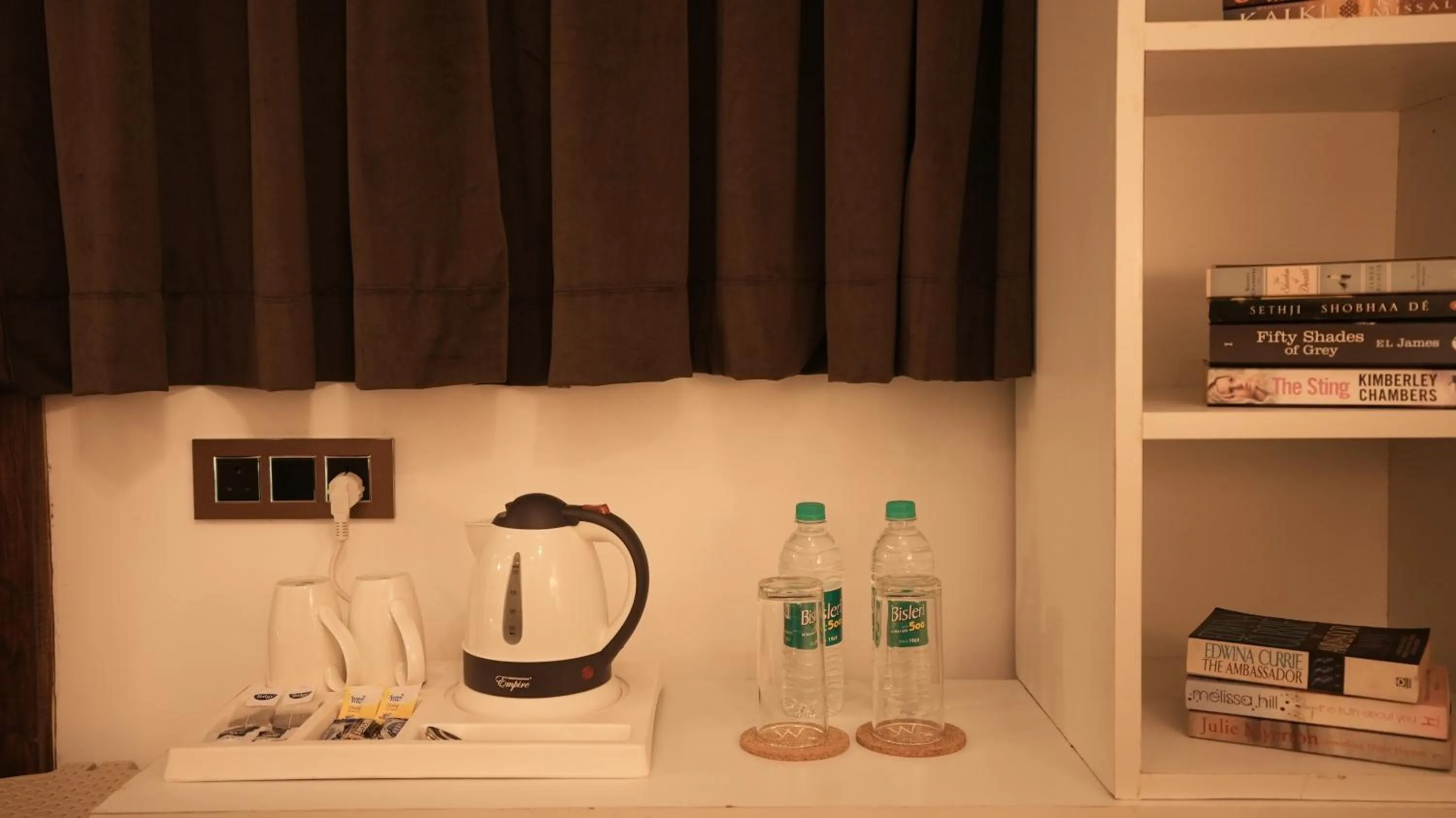 Coffee/tea facilities in Prive by Whiteflower