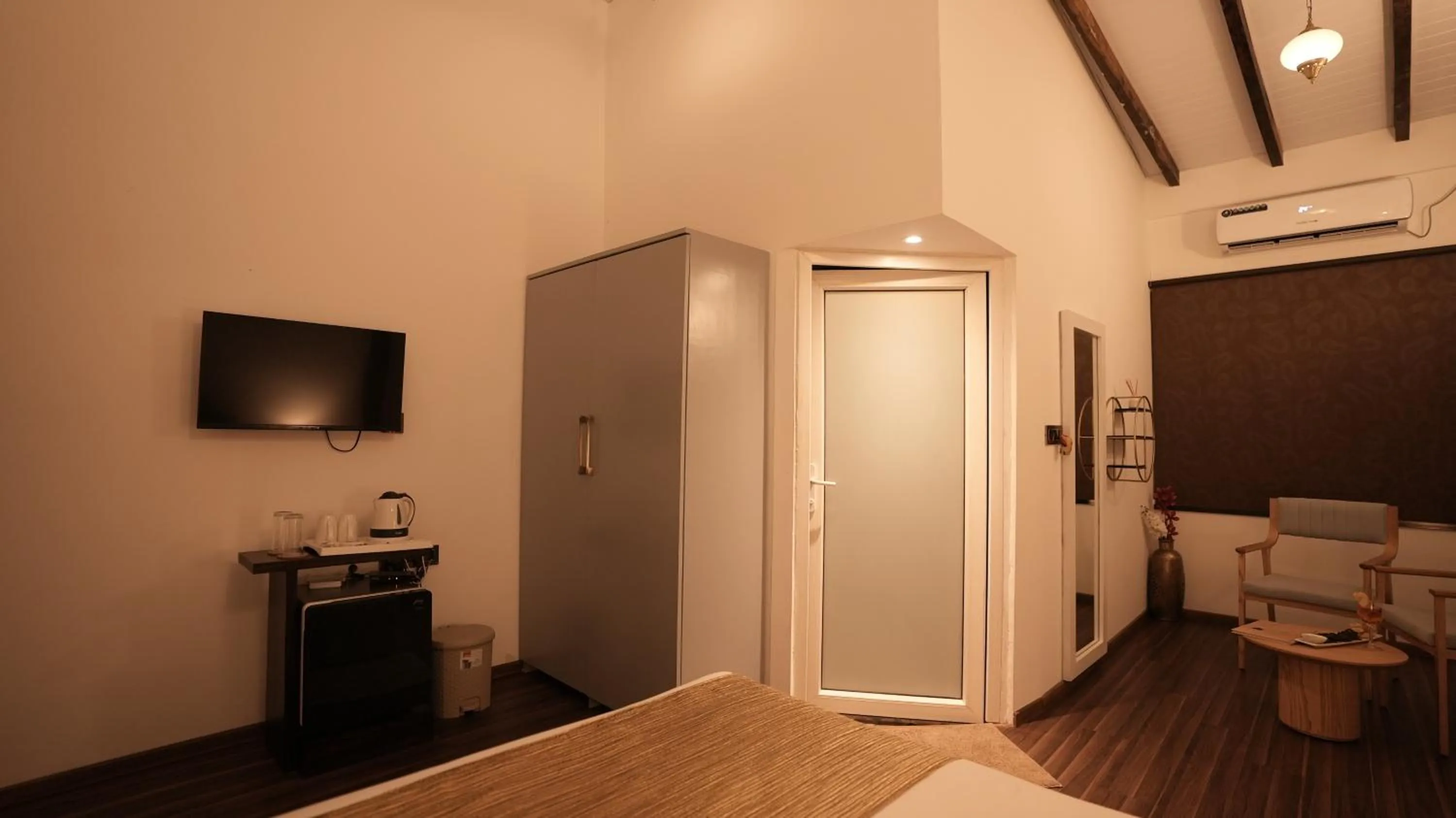 TV and multimedia in Prive by Whiteflower