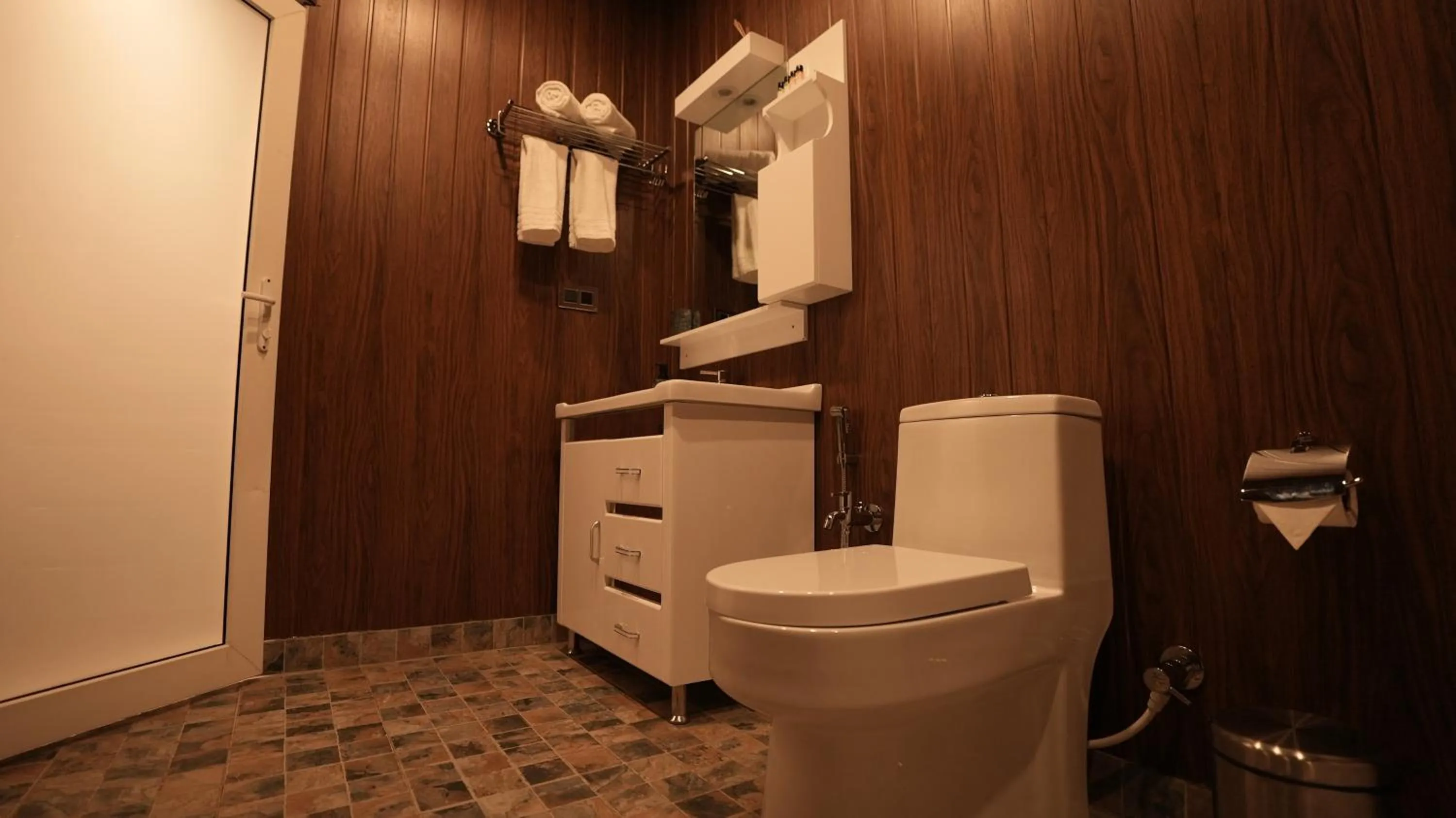 Toilet in Prive by Whiteflower