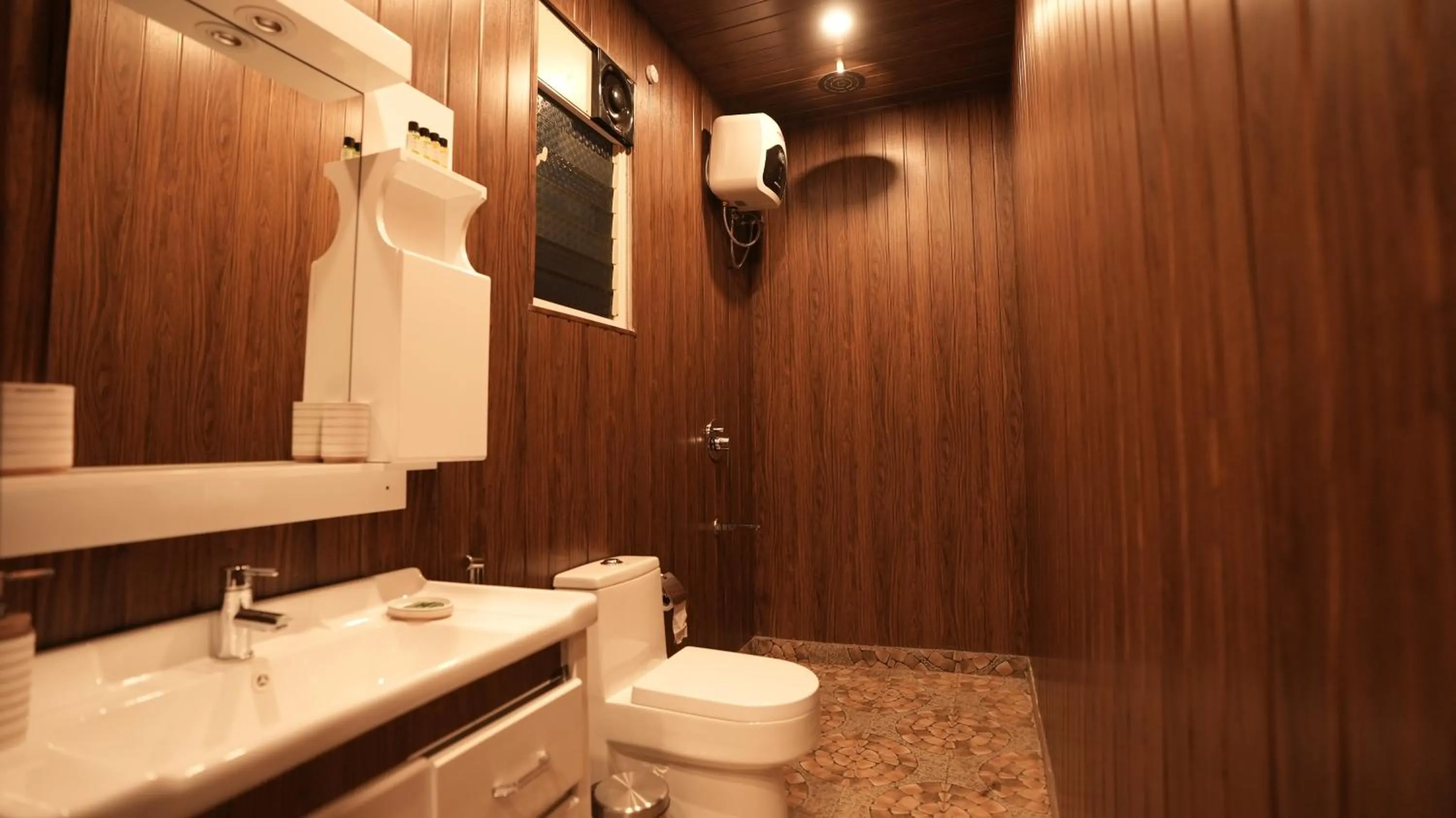 Shower in Prive by Whiteflower