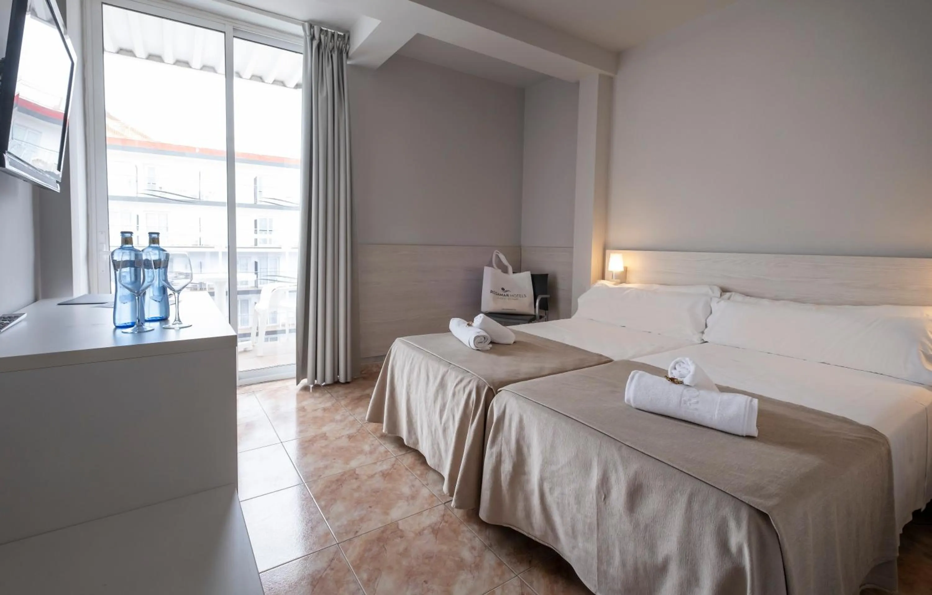 Bedroom, Bed in Rosamar Maritim 4*