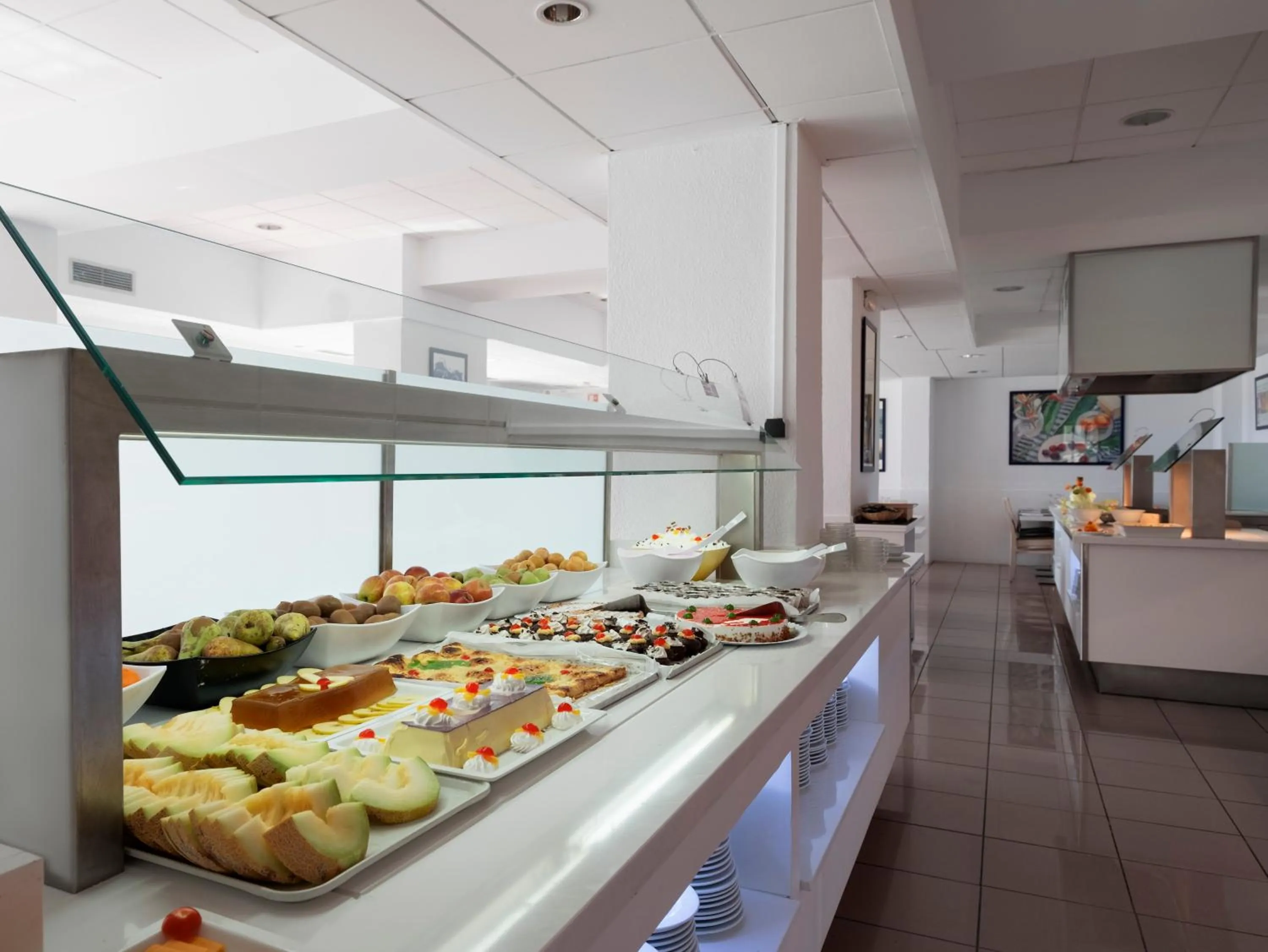 Restaurant/places to eat in Rosamar Maritim 4*