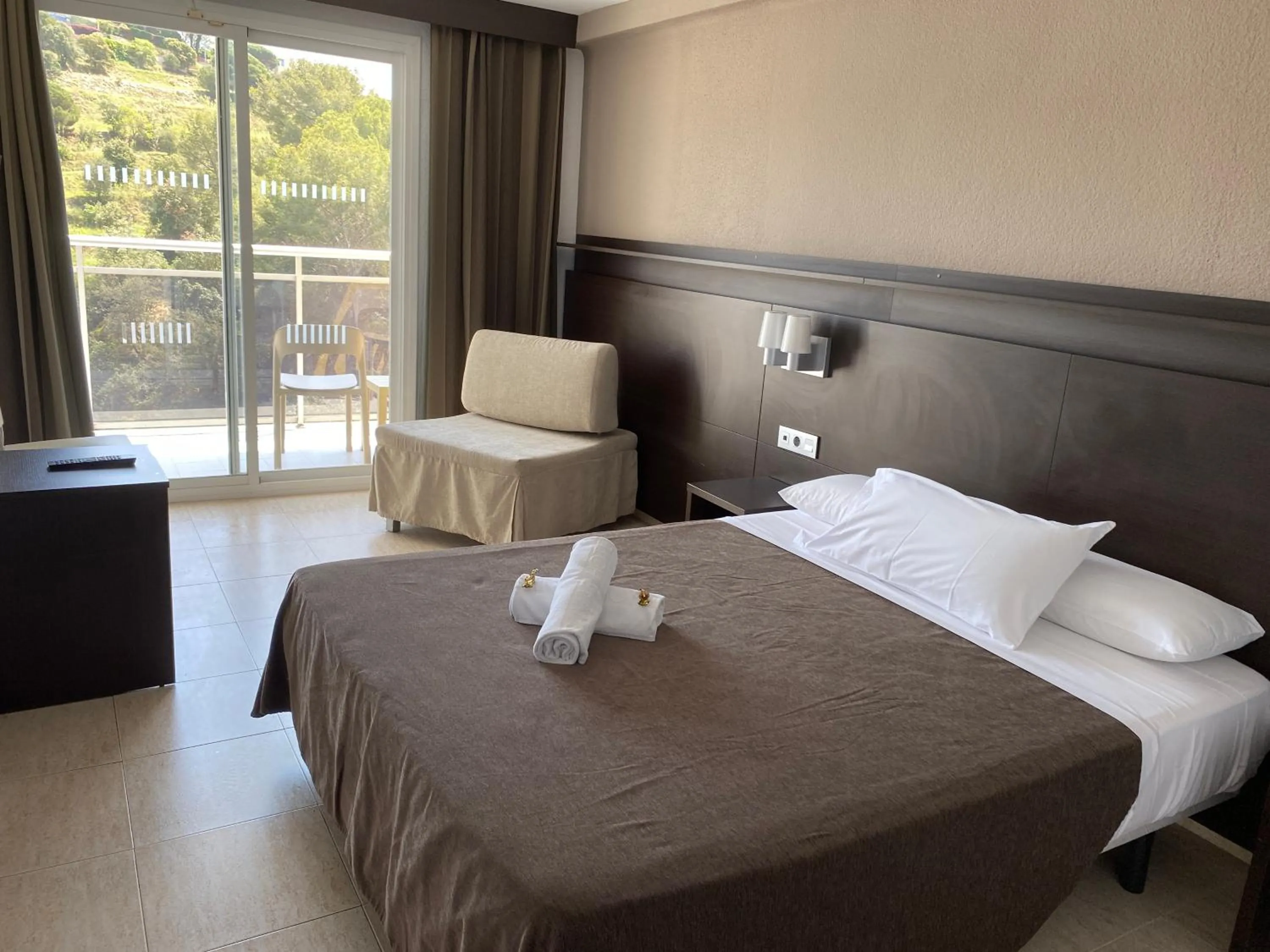 Bedroom, Bed in Hotel Rosamar Garden Resort 4*