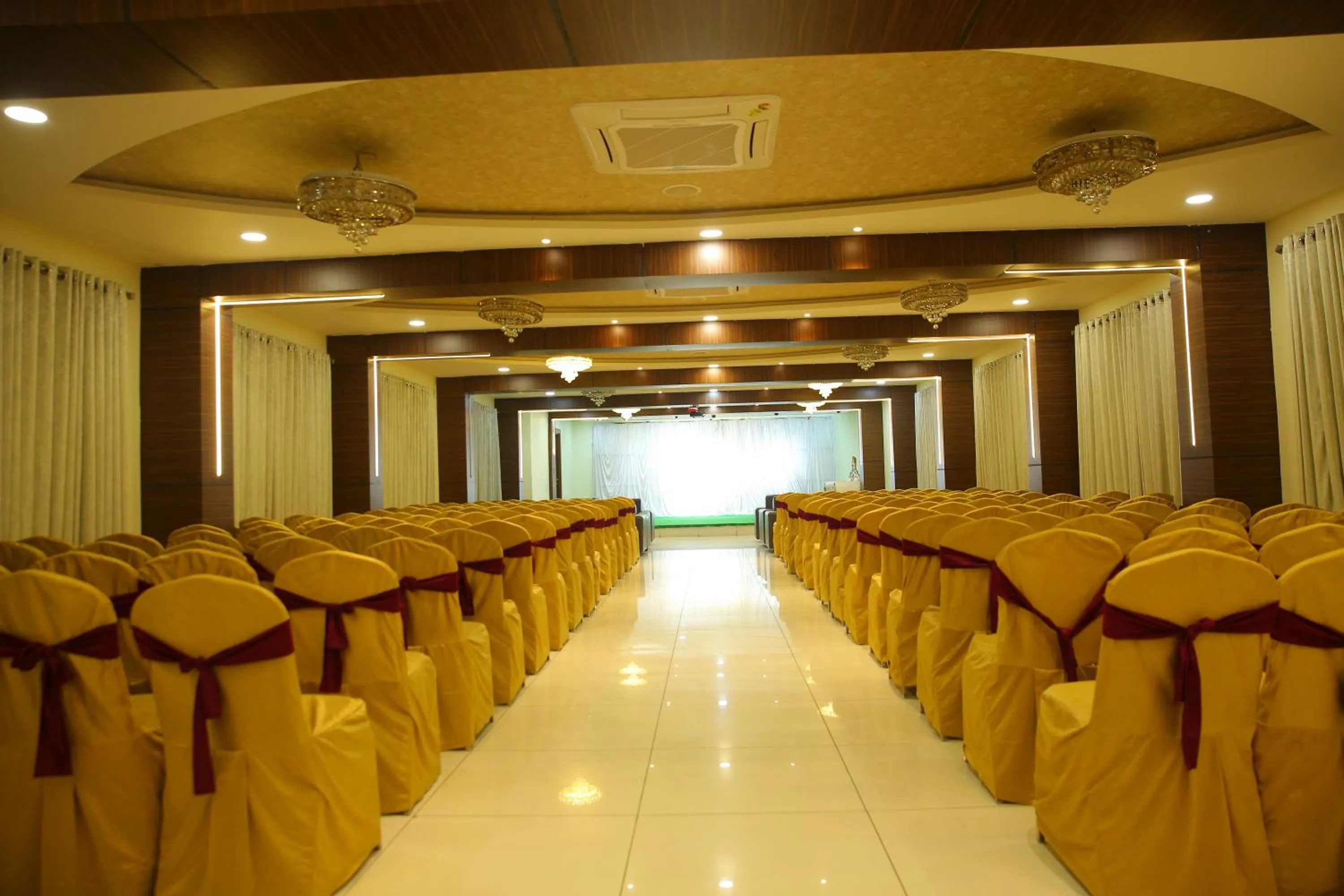 Banquet/Function facilities in Hotel Maruthi Inn