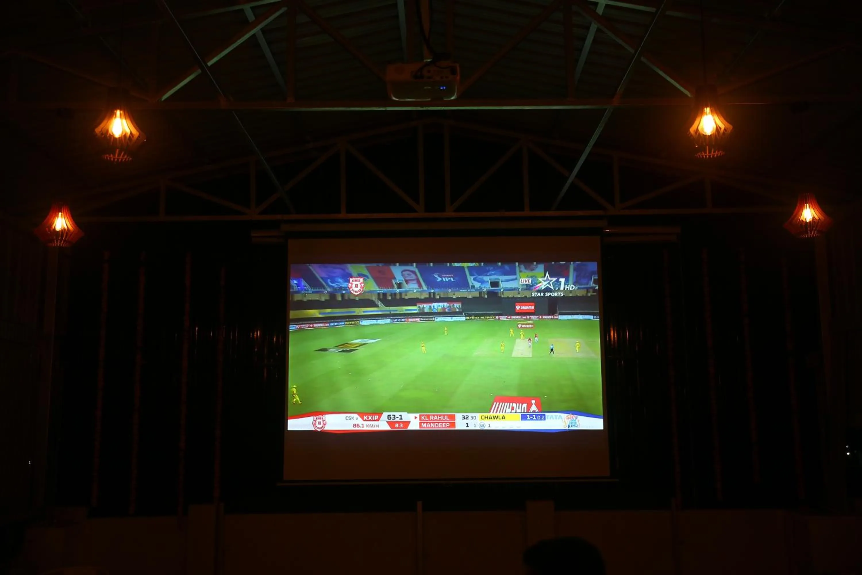 Restaurant/places to eat in Hotel Maruthi Inn