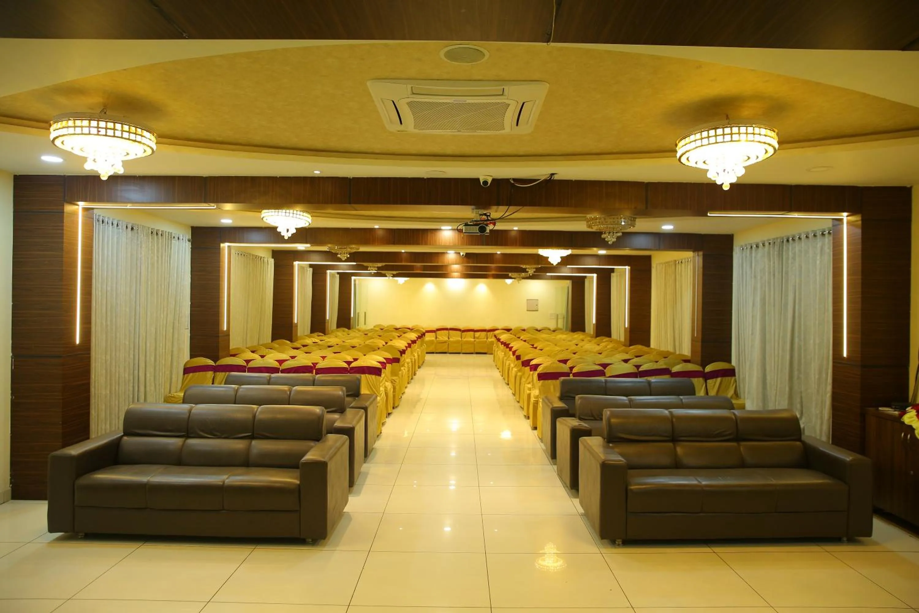 Banquet/Function facilities in Hotel Maruthi Inn