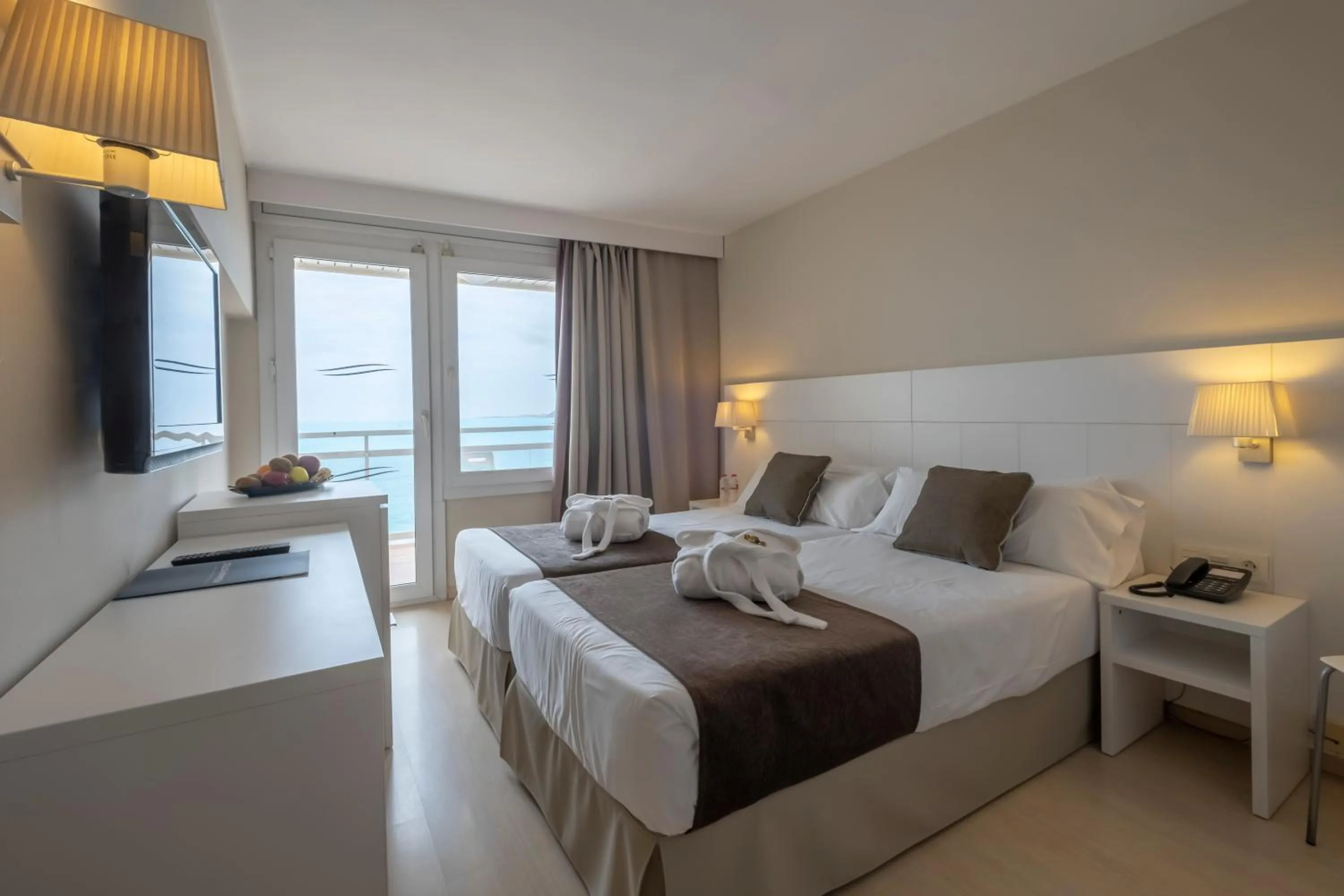 Photo of the whole room, Bed in Hotel Rosamar Maxim 4*- Adults Only