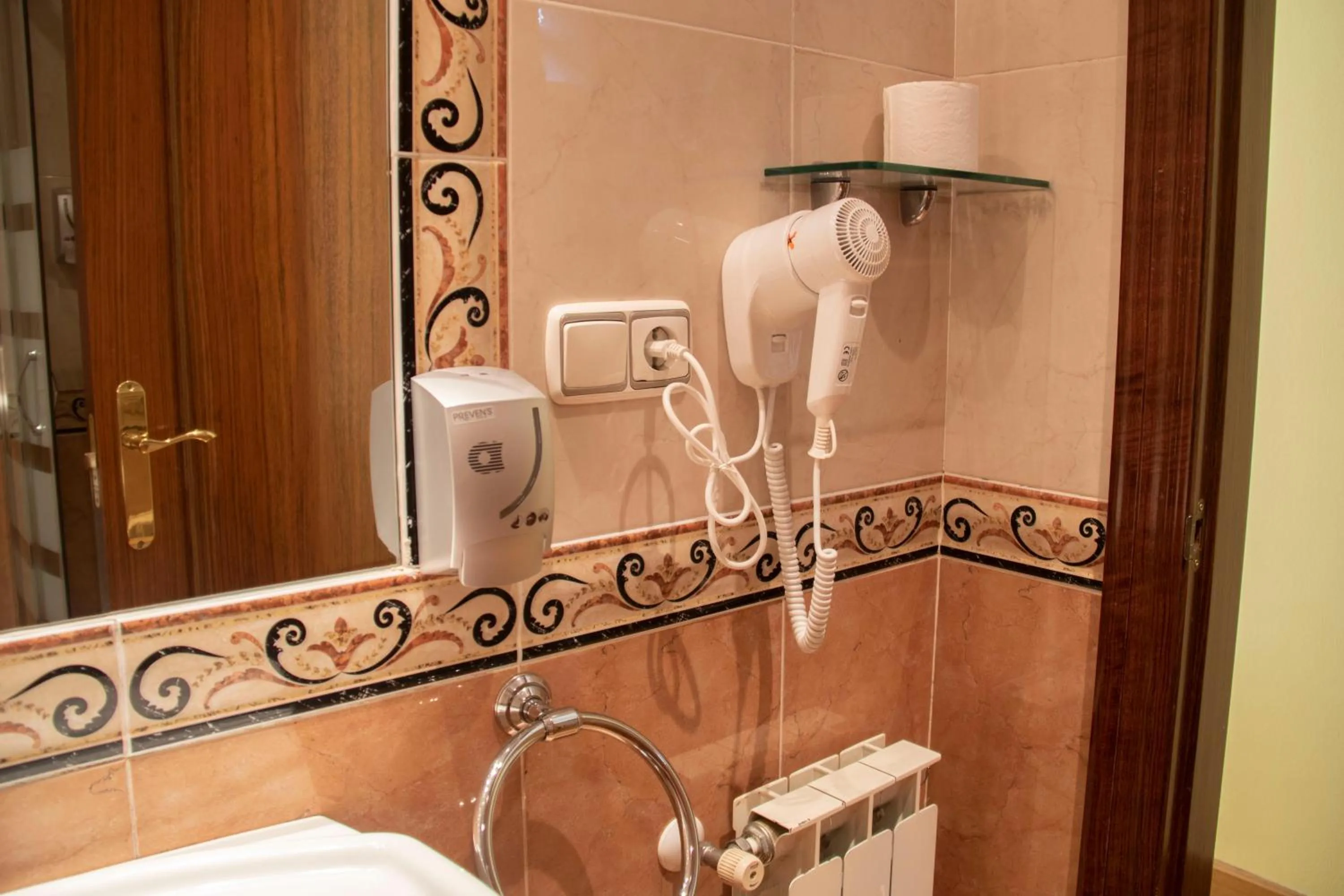 Bathroom in Hotel Alda Estación Oviedo