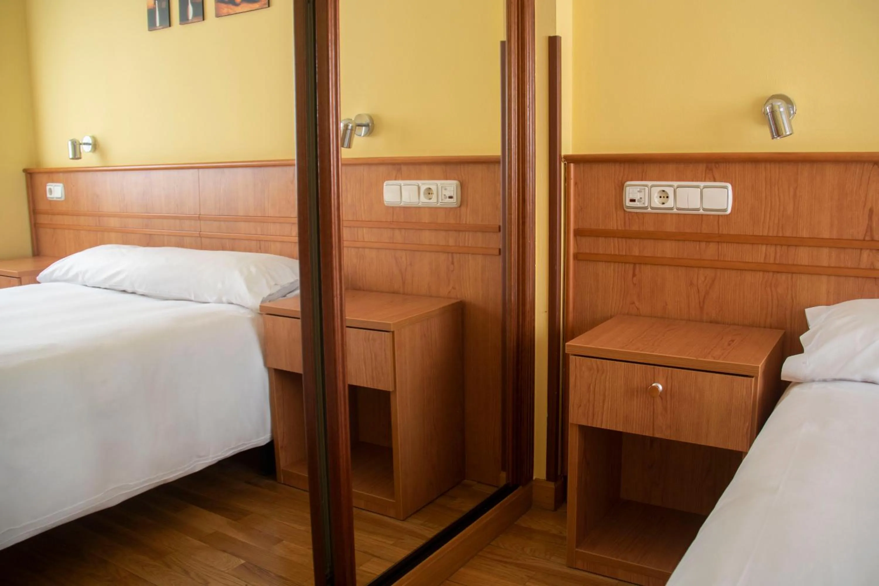 Bed in Hotel Alda Estación Oviedo