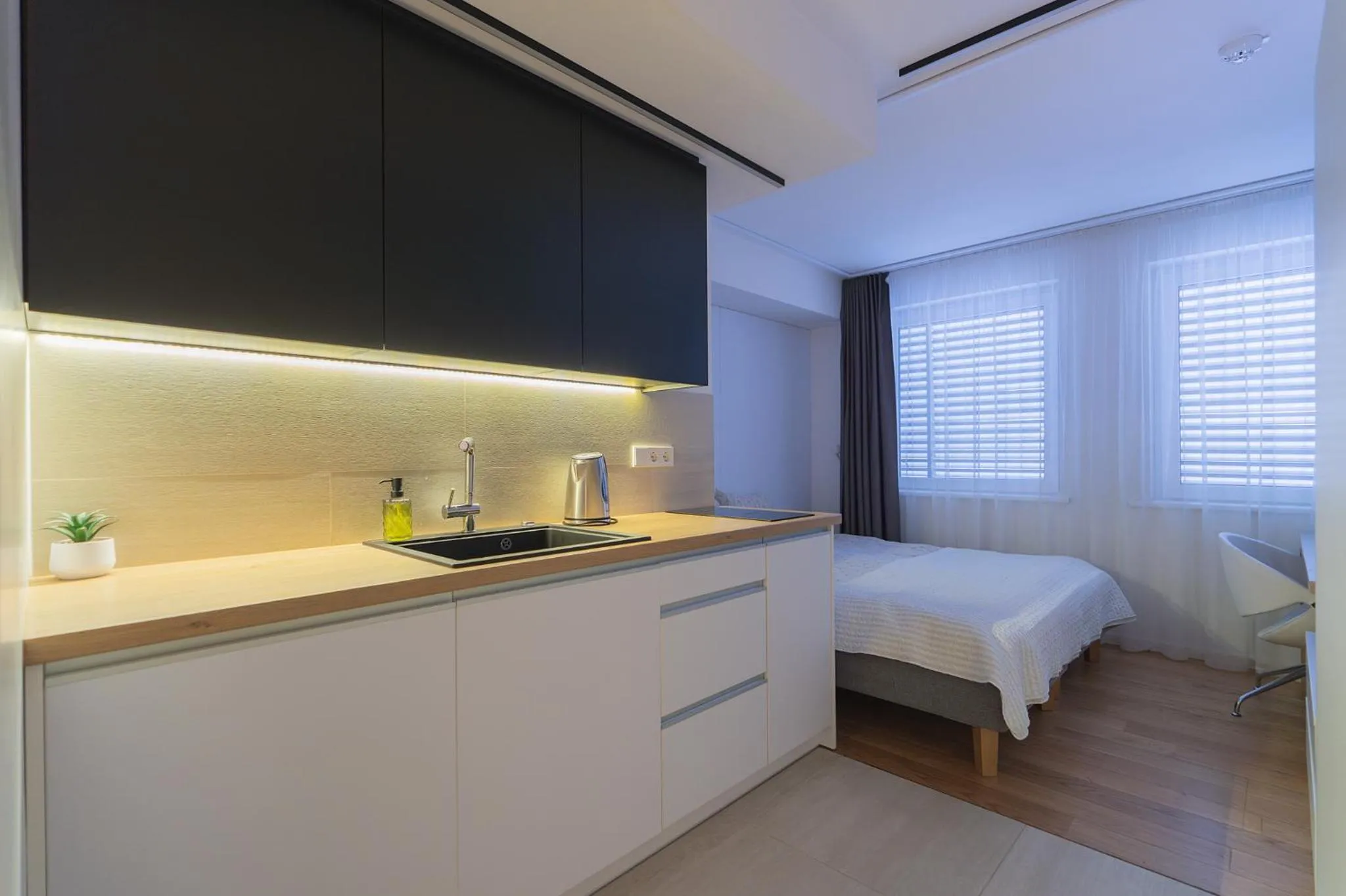 Kitchen or kitchenette, Bed in Gynėjų Self Check-in Apartments - Lollo Stay