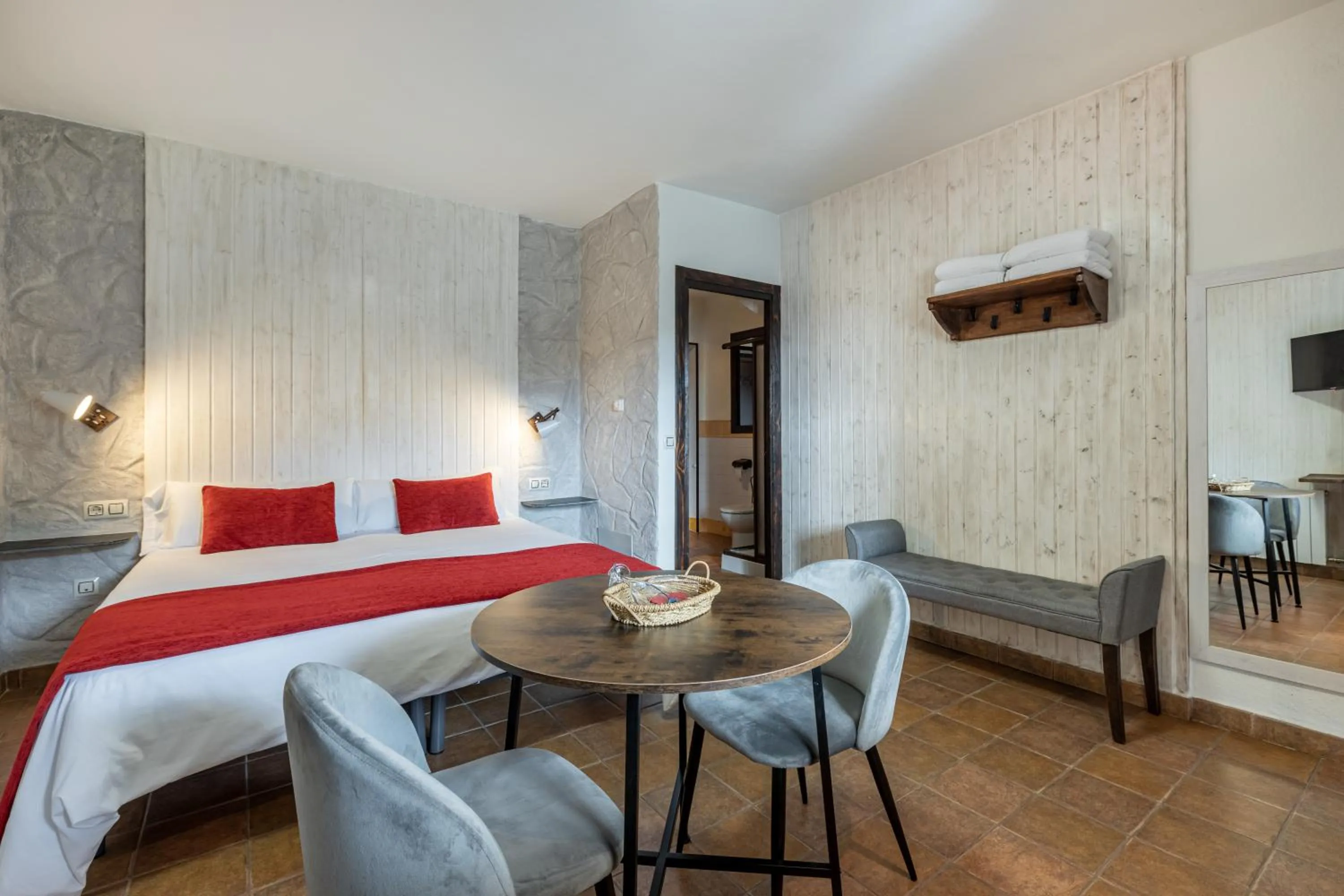 Photo of the whole room, Bed in Turismo Rural & SPA El Cercado