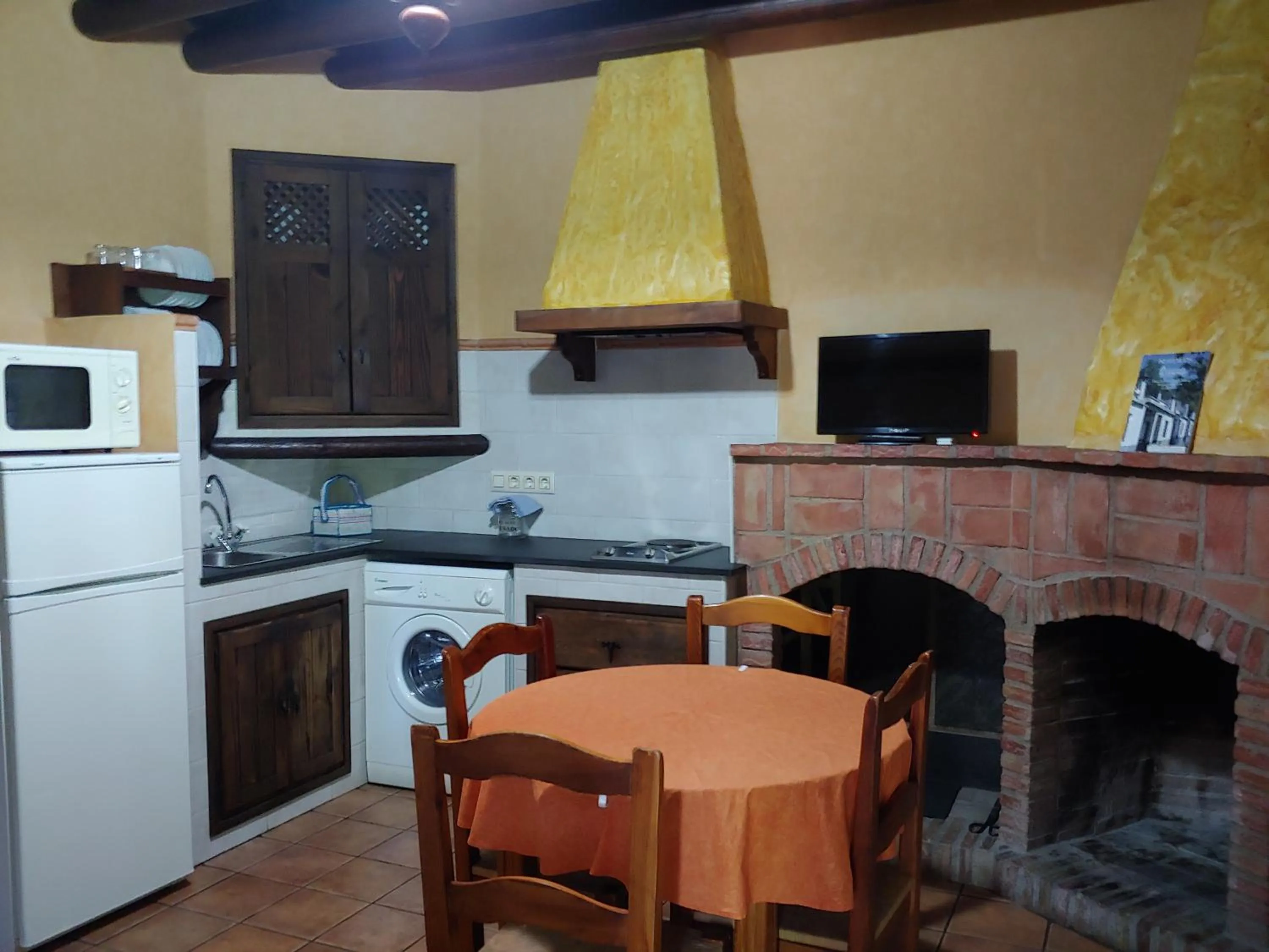 Kitchen or kitchenette in Turismo Rural & SPA El Cercado