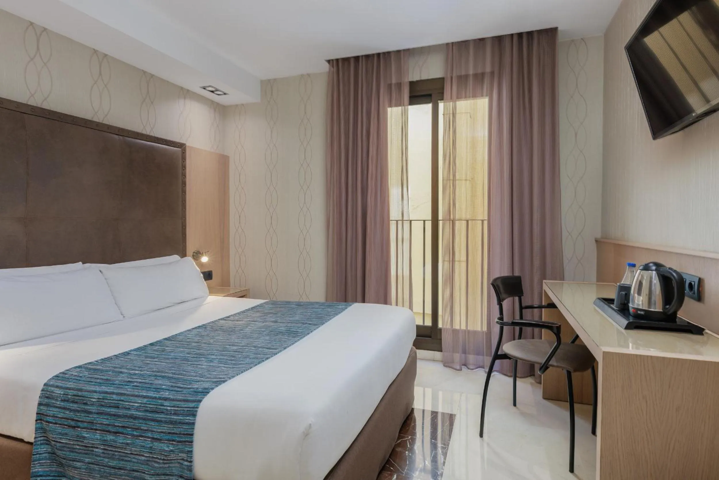 Bedroom, Bed in Hotel Gótico