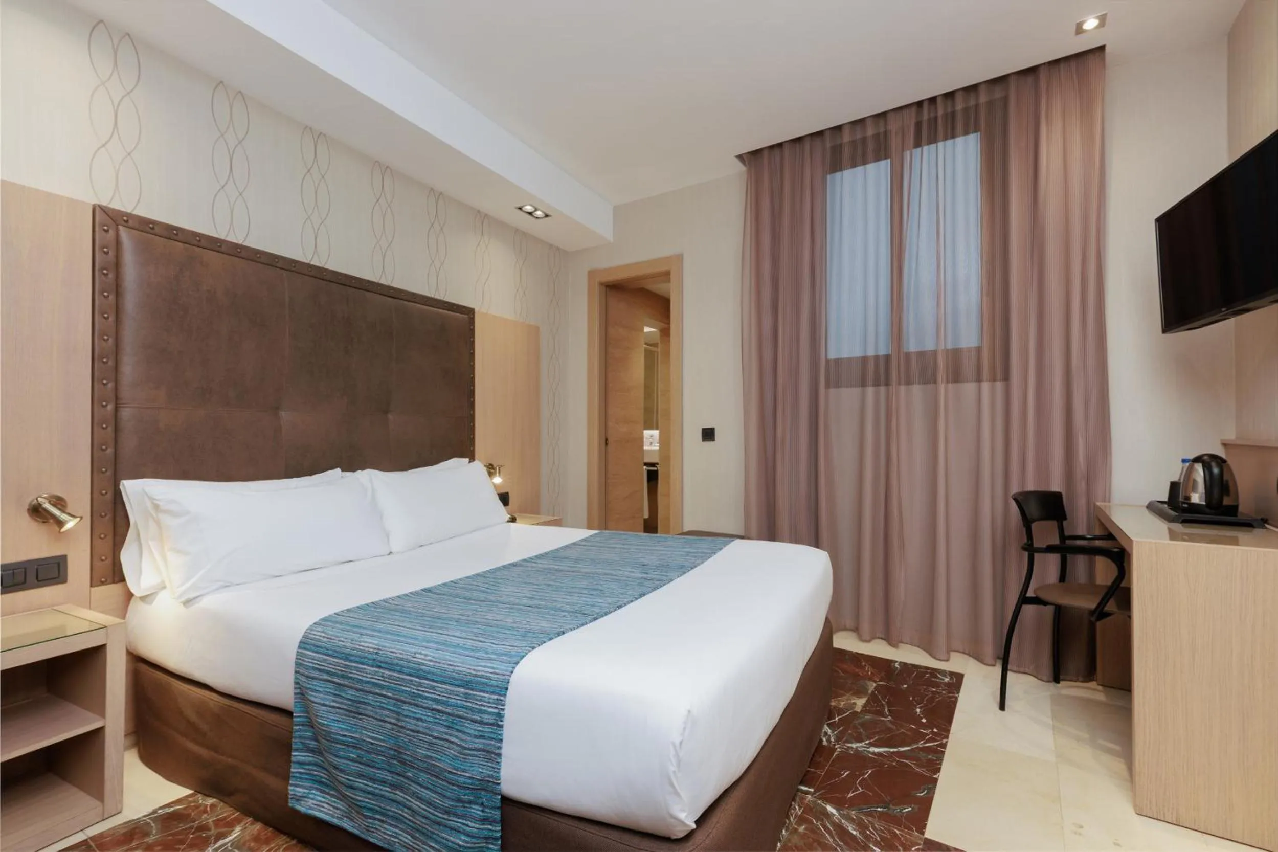 Bedroom, Bed in Hotel Gótico