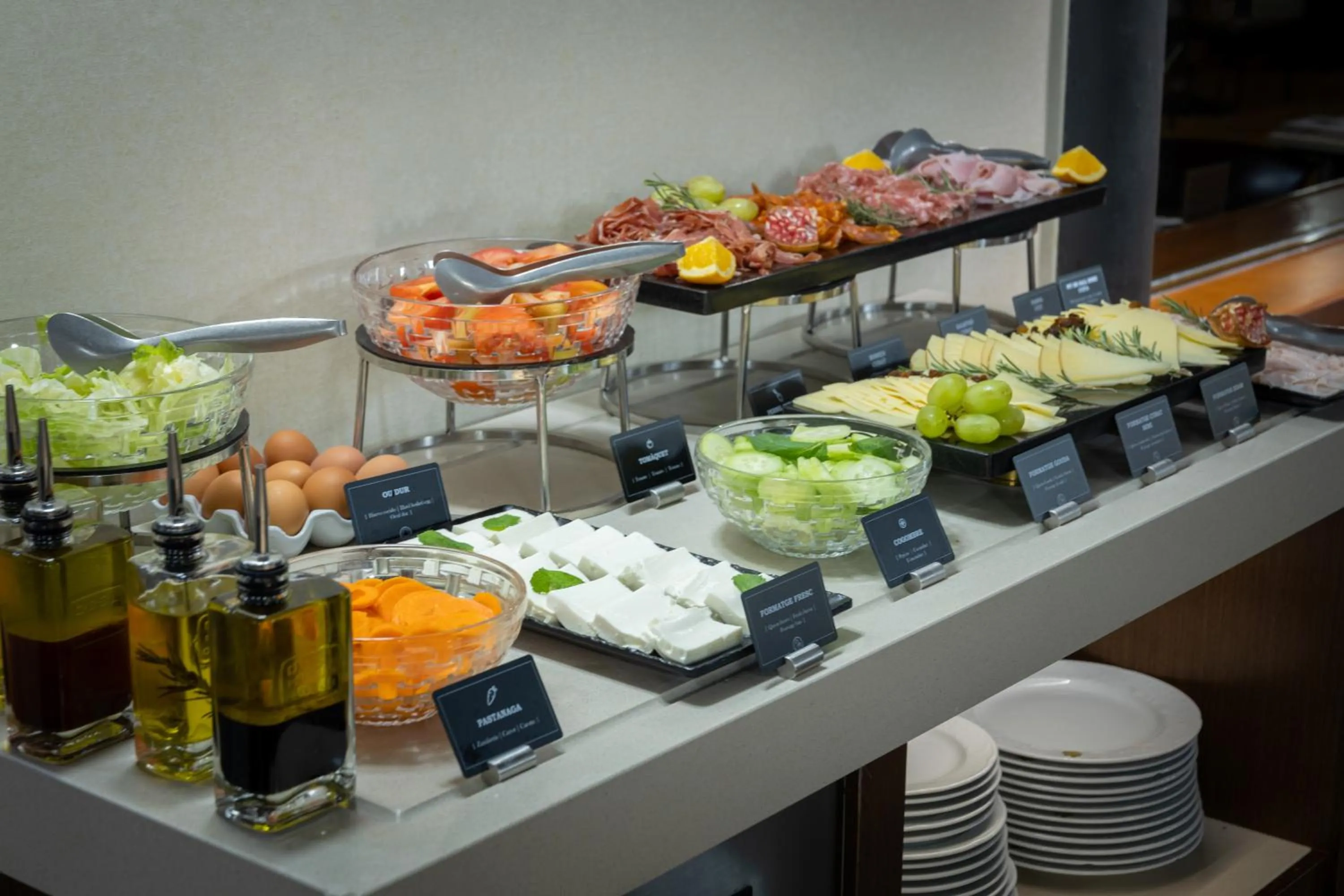 Buffet breakfast in Hotel Suizo