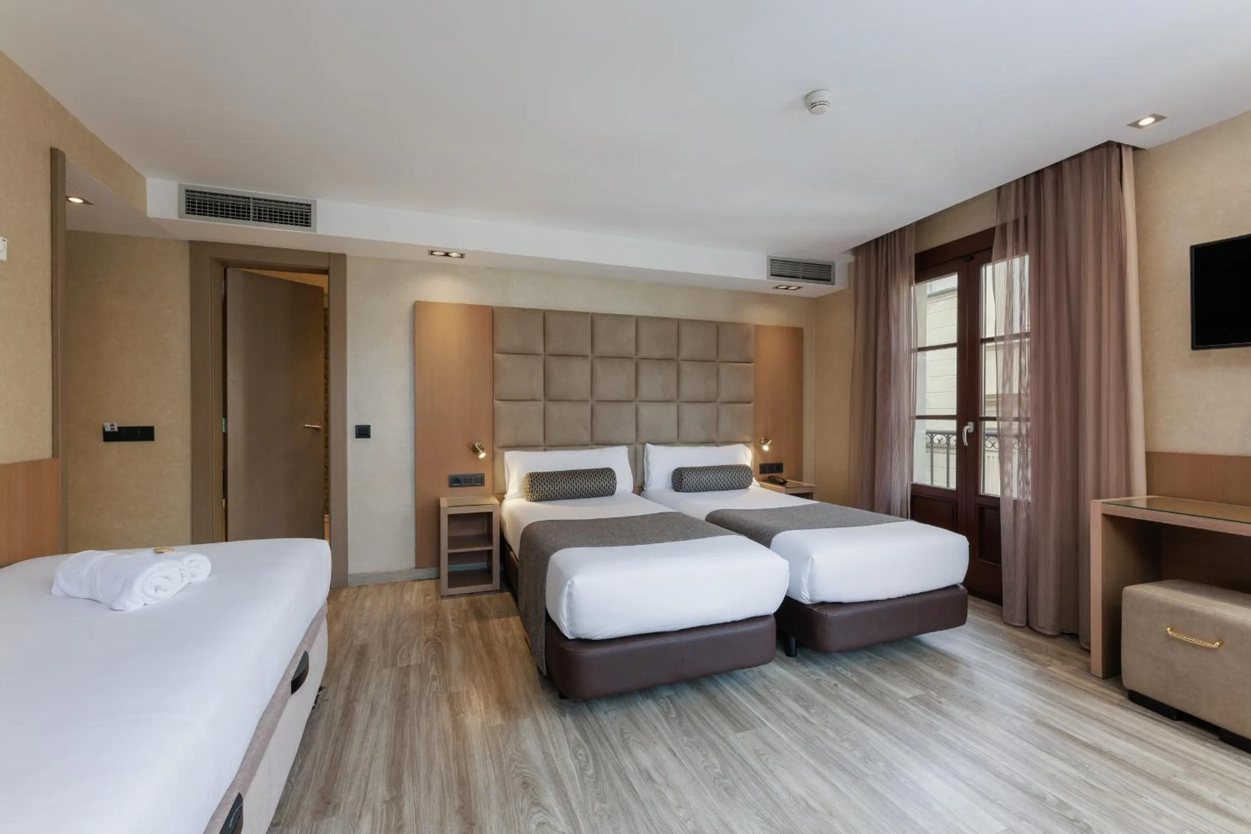 Bedroom, Bed in Hotel Suizo
