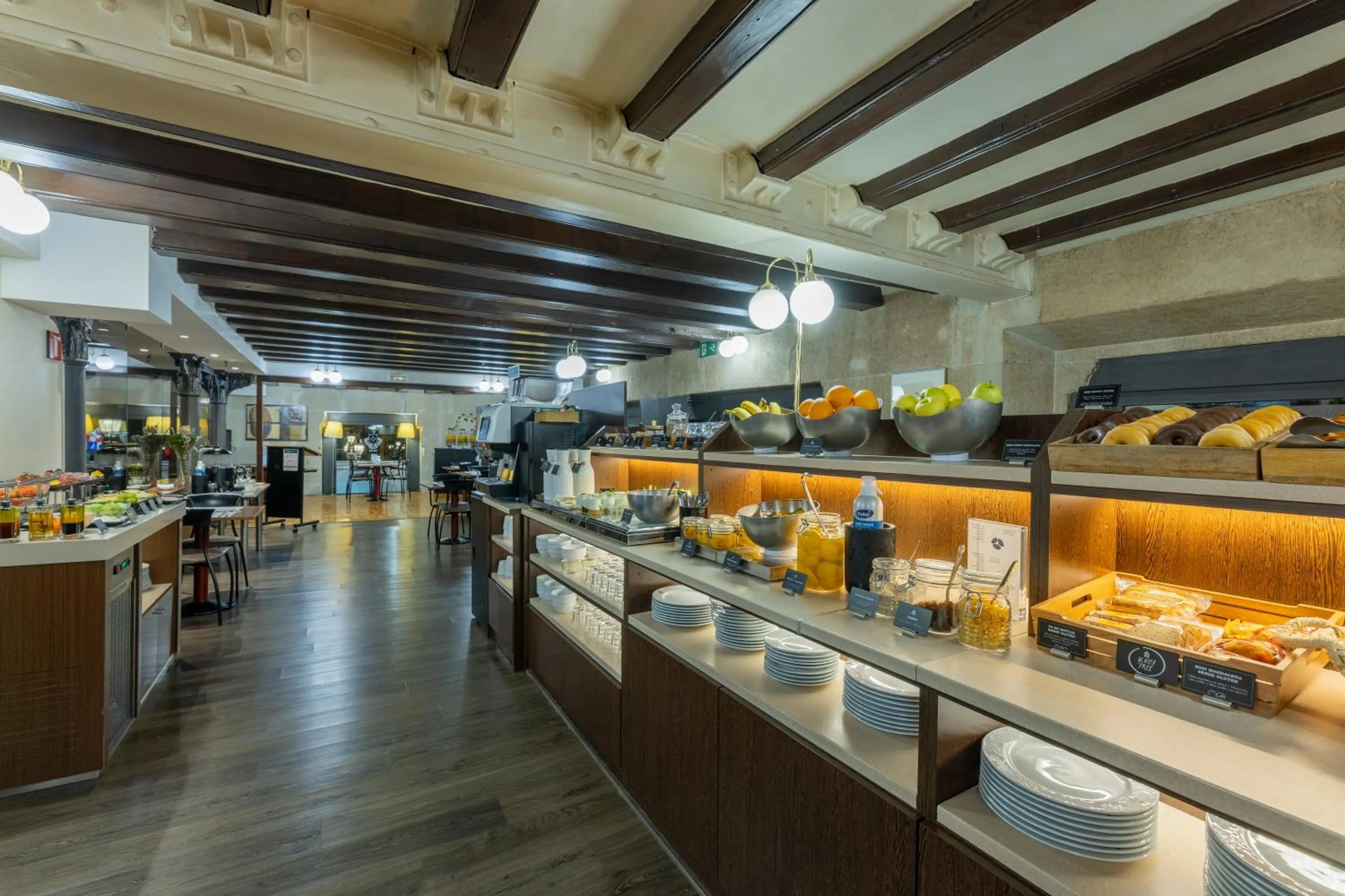 Buffet breakfast in Hotel Suizo