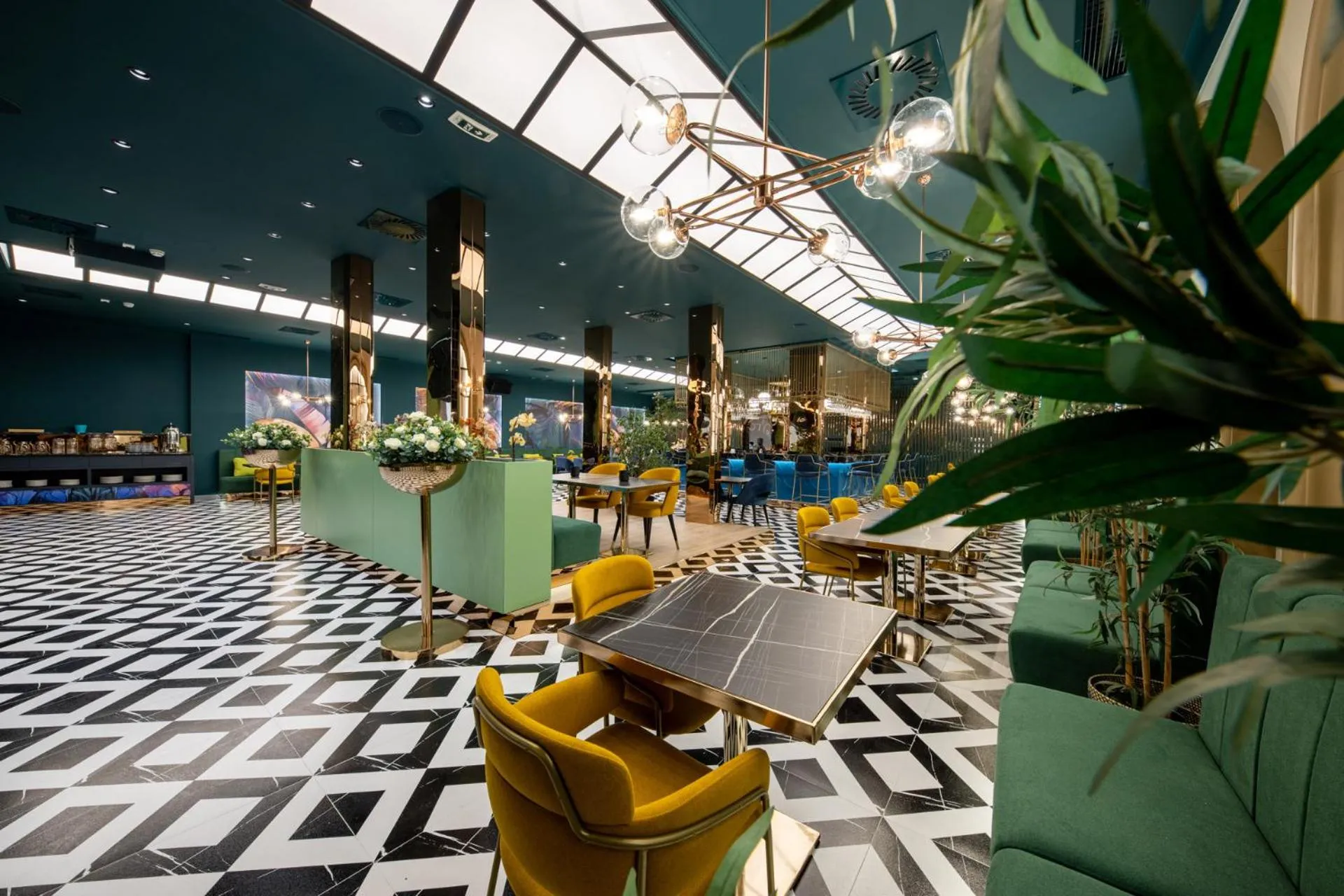 Restaurant/places to eat in Calisi Hotel