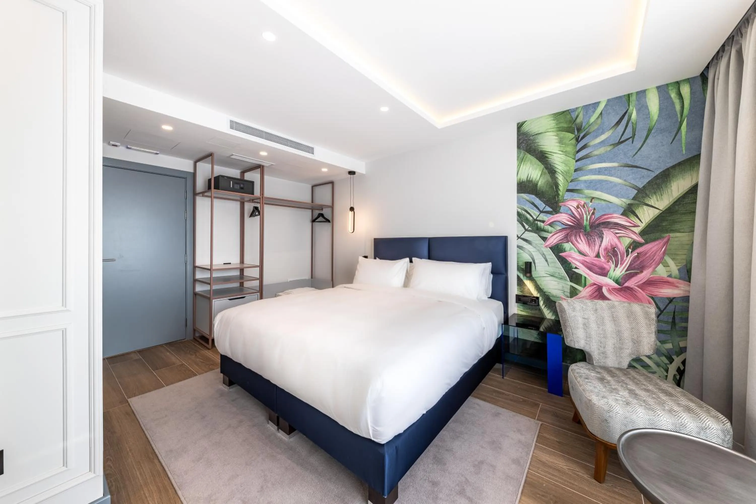 Text overlay, Bed in Calisi Hotel