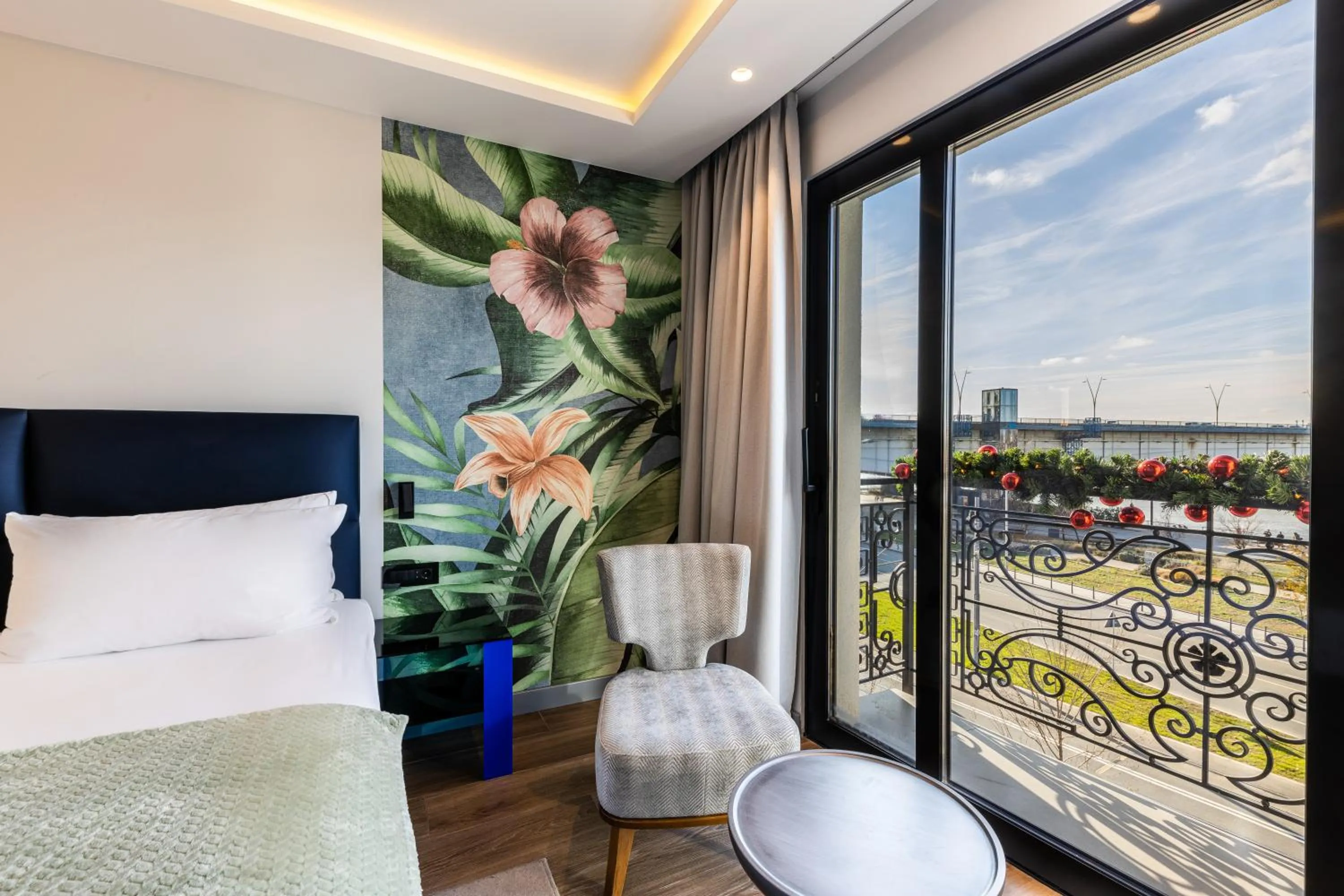 View (from property/room), Bed in Calisi Hotel