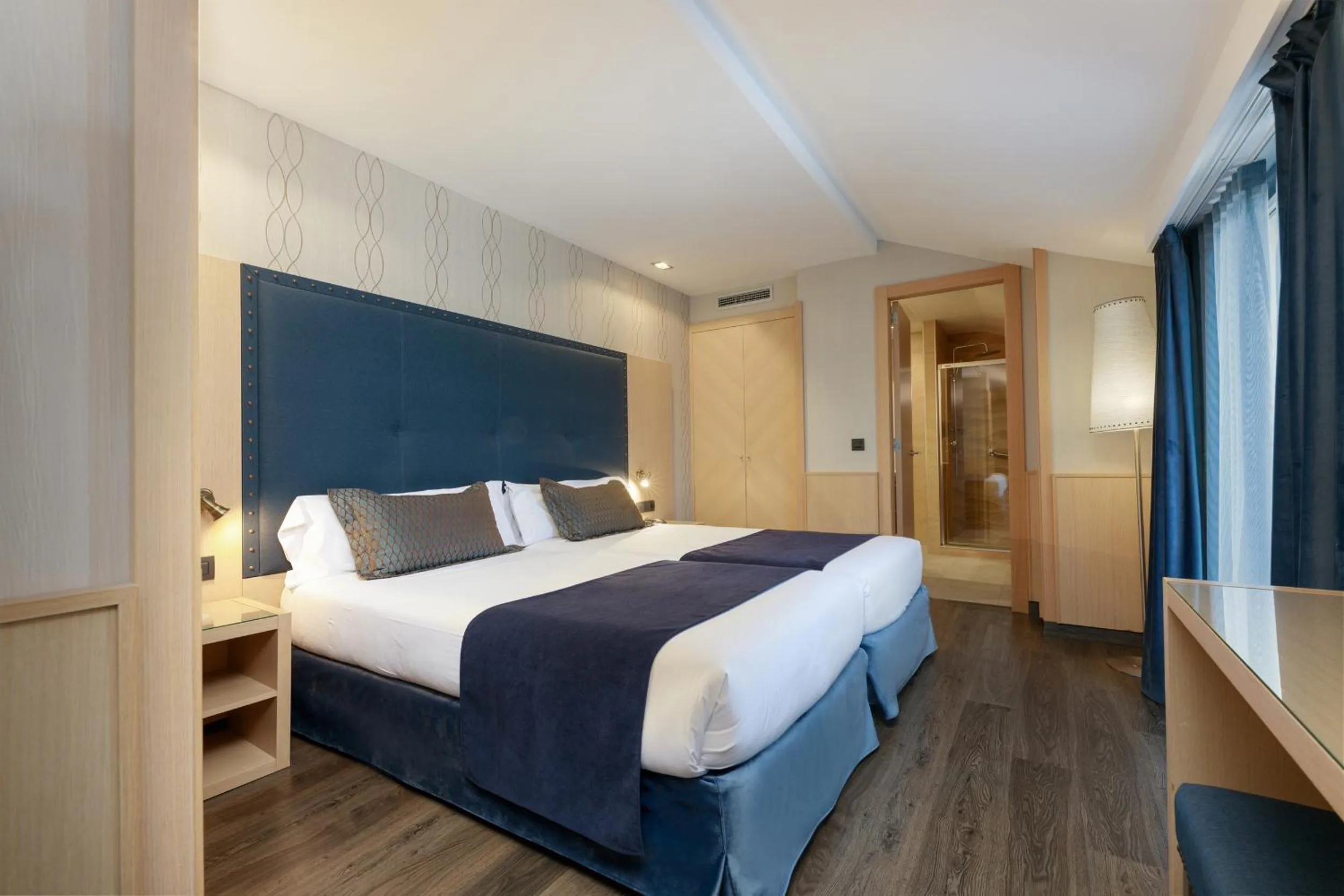 Bedroom, Bed in Hotel Pedro I De Aragon 4 Estrellas SUPERIOR