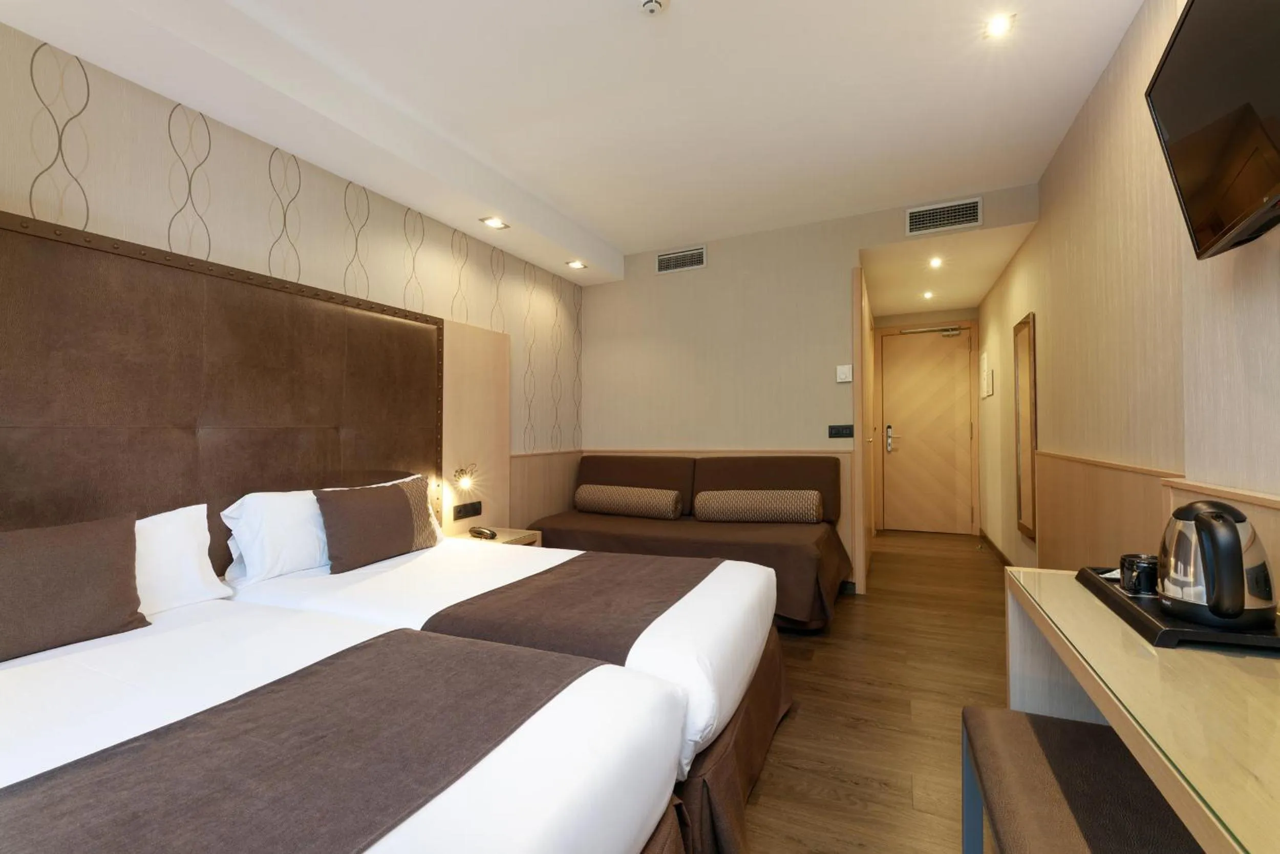 Bedroom, Bed in Hotel Pedro I De Aragon 4 Estrellas SUPERIOR