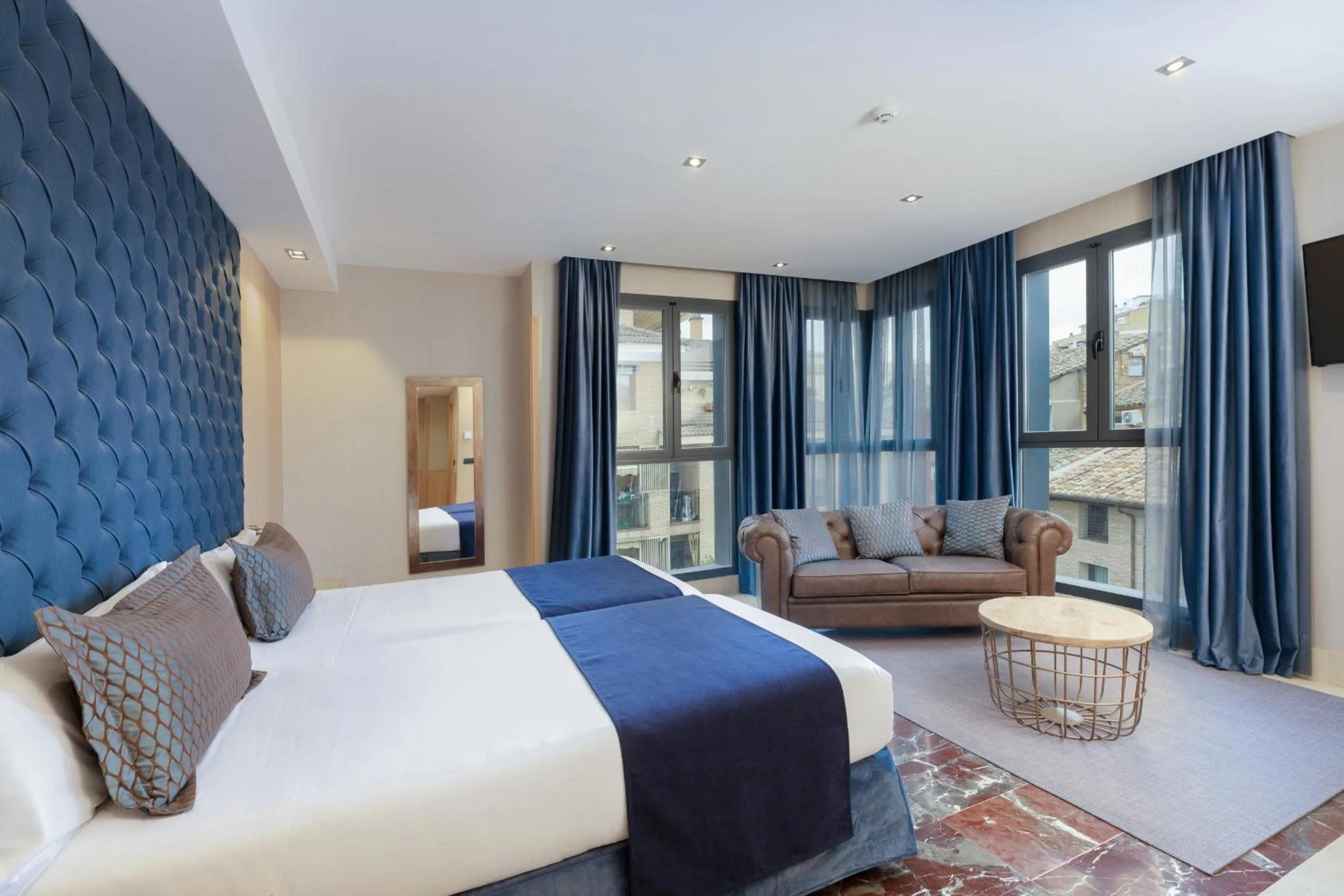 Bedroom, Bed in Hotel Pedro I De Aragon 4 Estrellas SUPERIOR