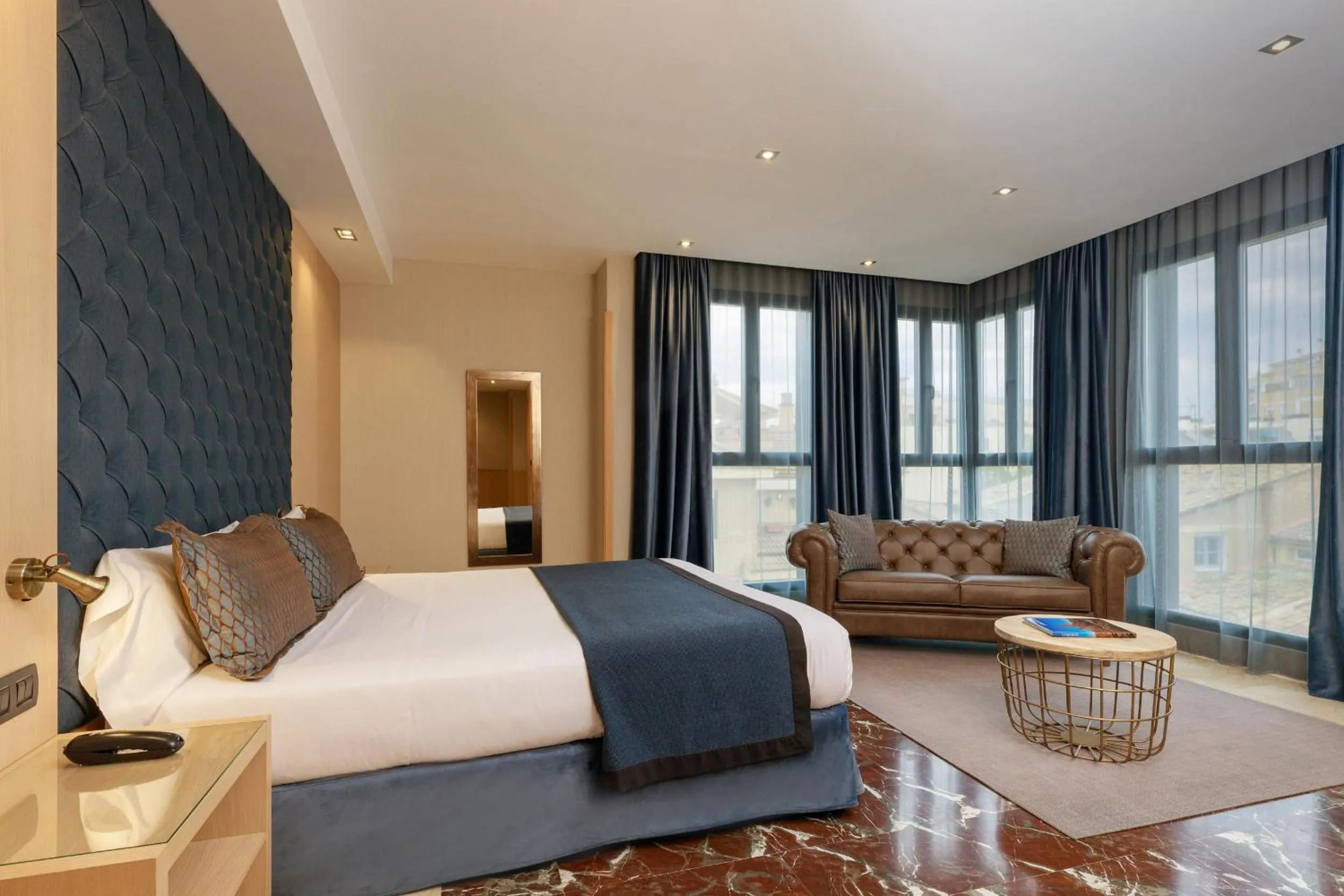 Bedroom, Bed in Hotel Pedro I De Aragon 4 Estrellas SUPERIOR