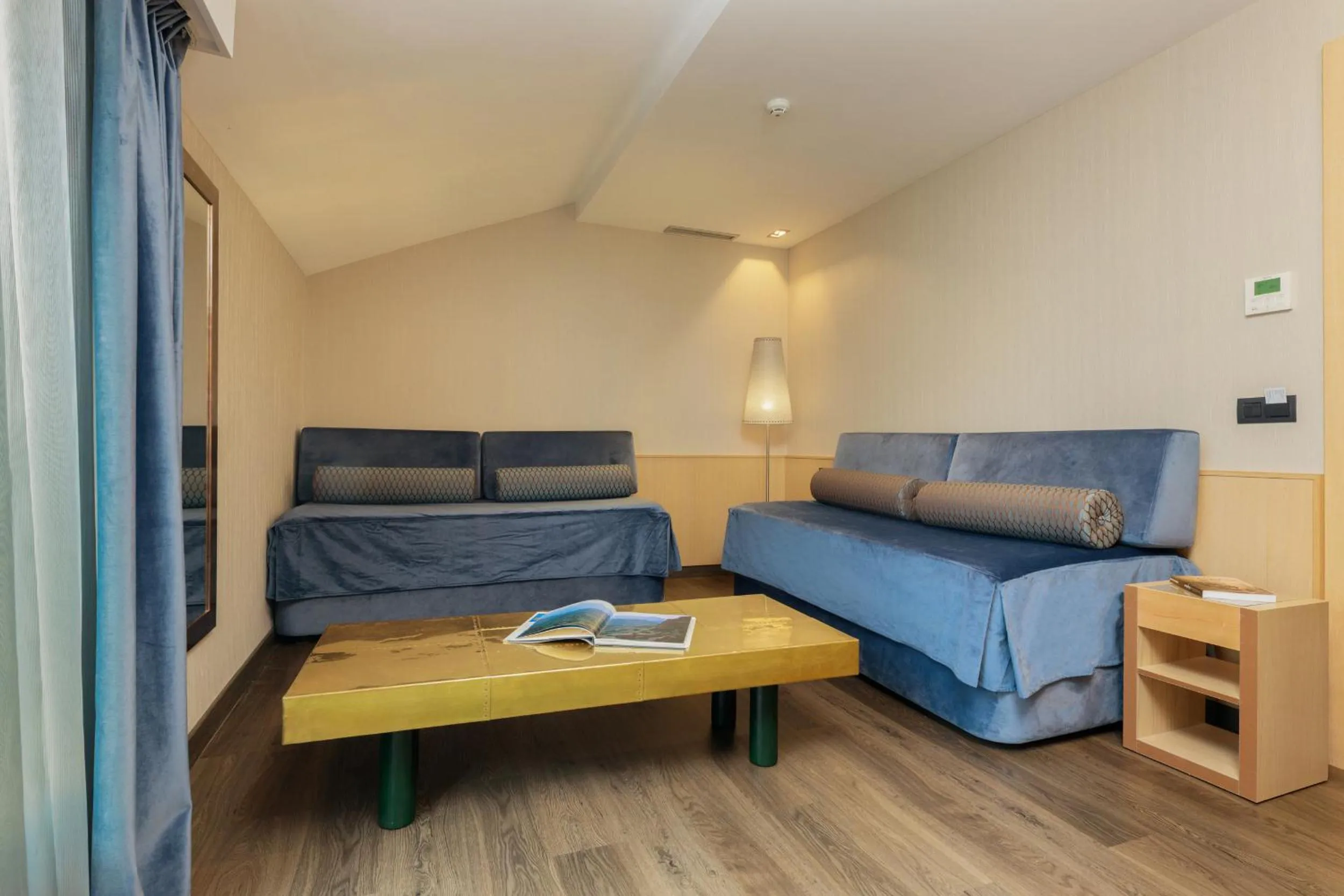 Living room in Hotel Pedro I De Aragon 4 Estrellas SUPERIOR