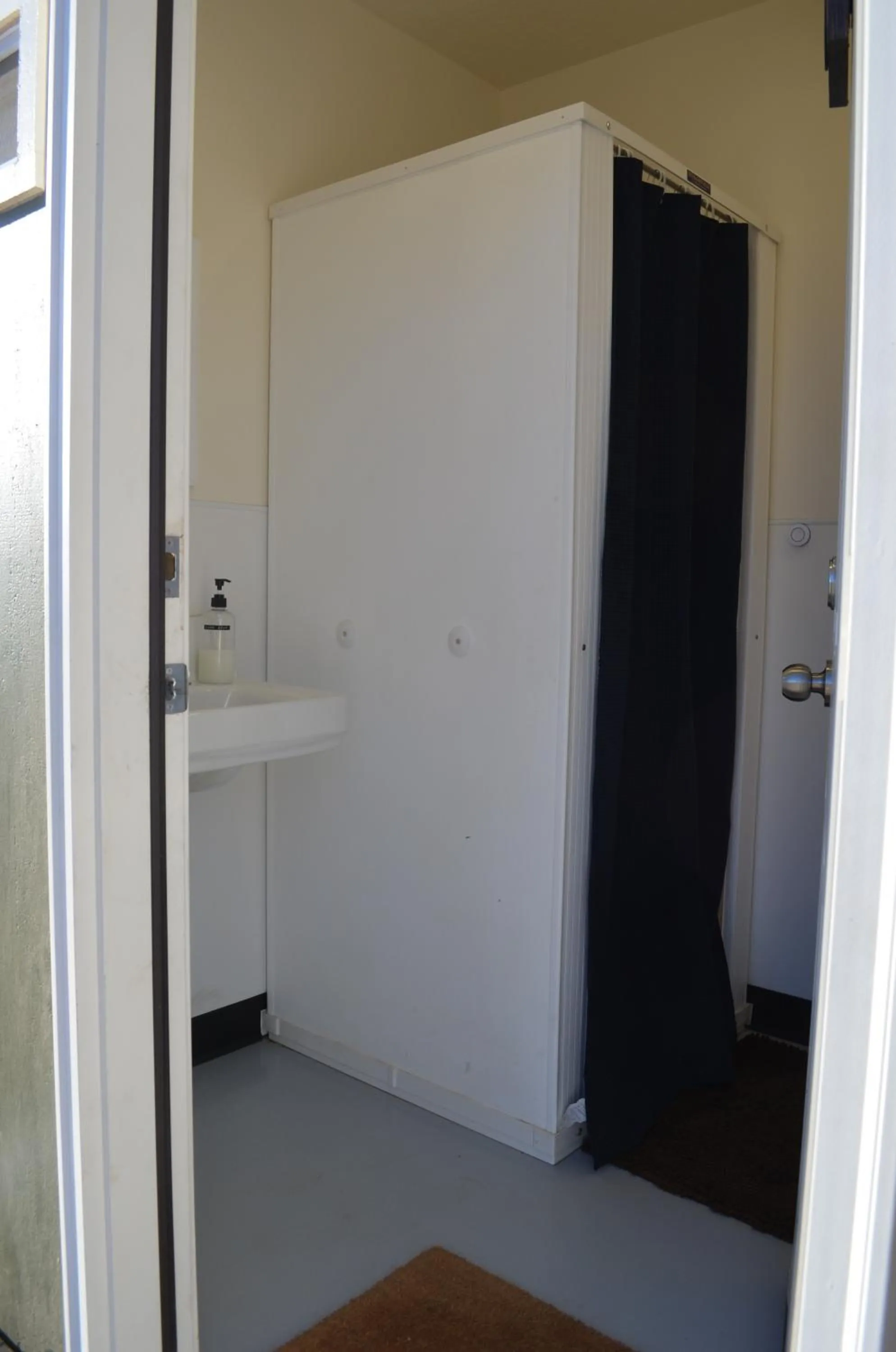 Public Bath in Starlight Retreat Yellowstone