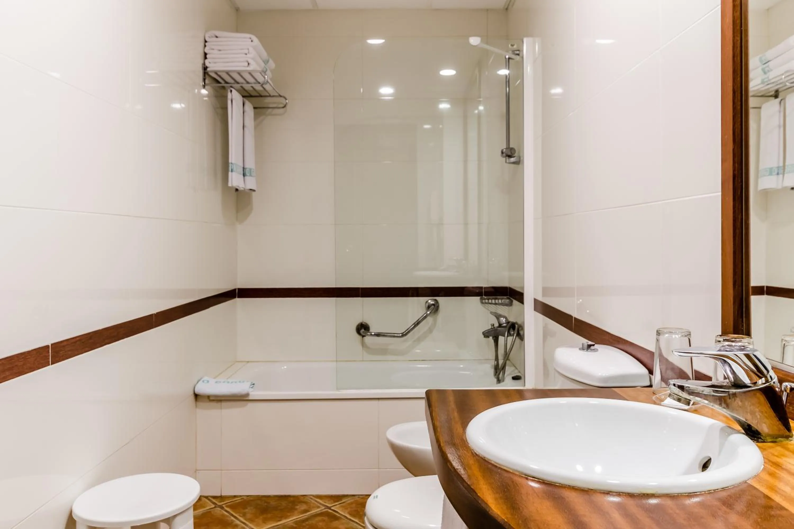 Toilet in Hotel Albarracín