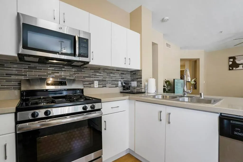 Luxury 2BR/2BA!5Min to Disney! Angelstadium! HondaCenter.