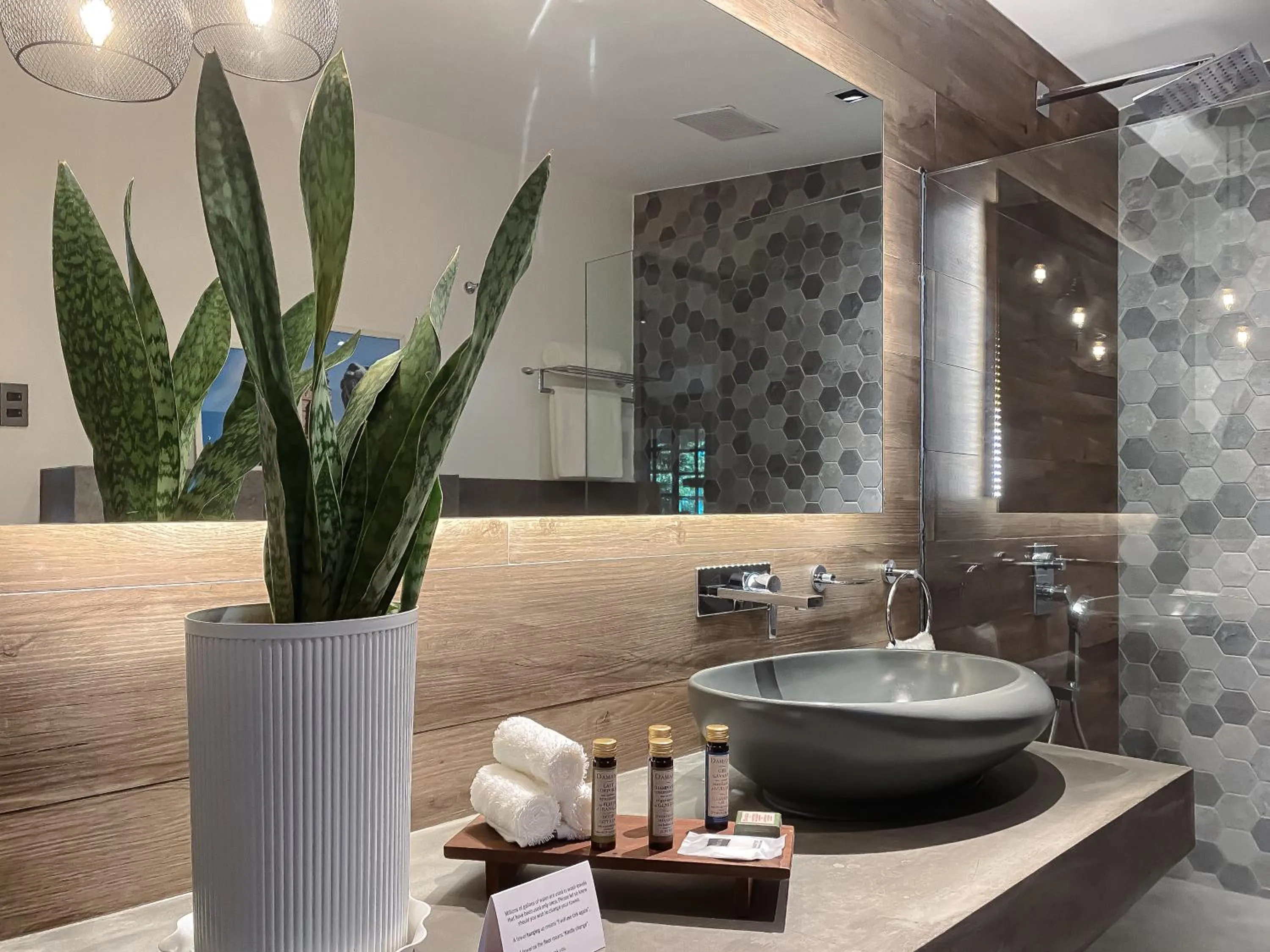 Bathroom in Nuuk Taal Lake