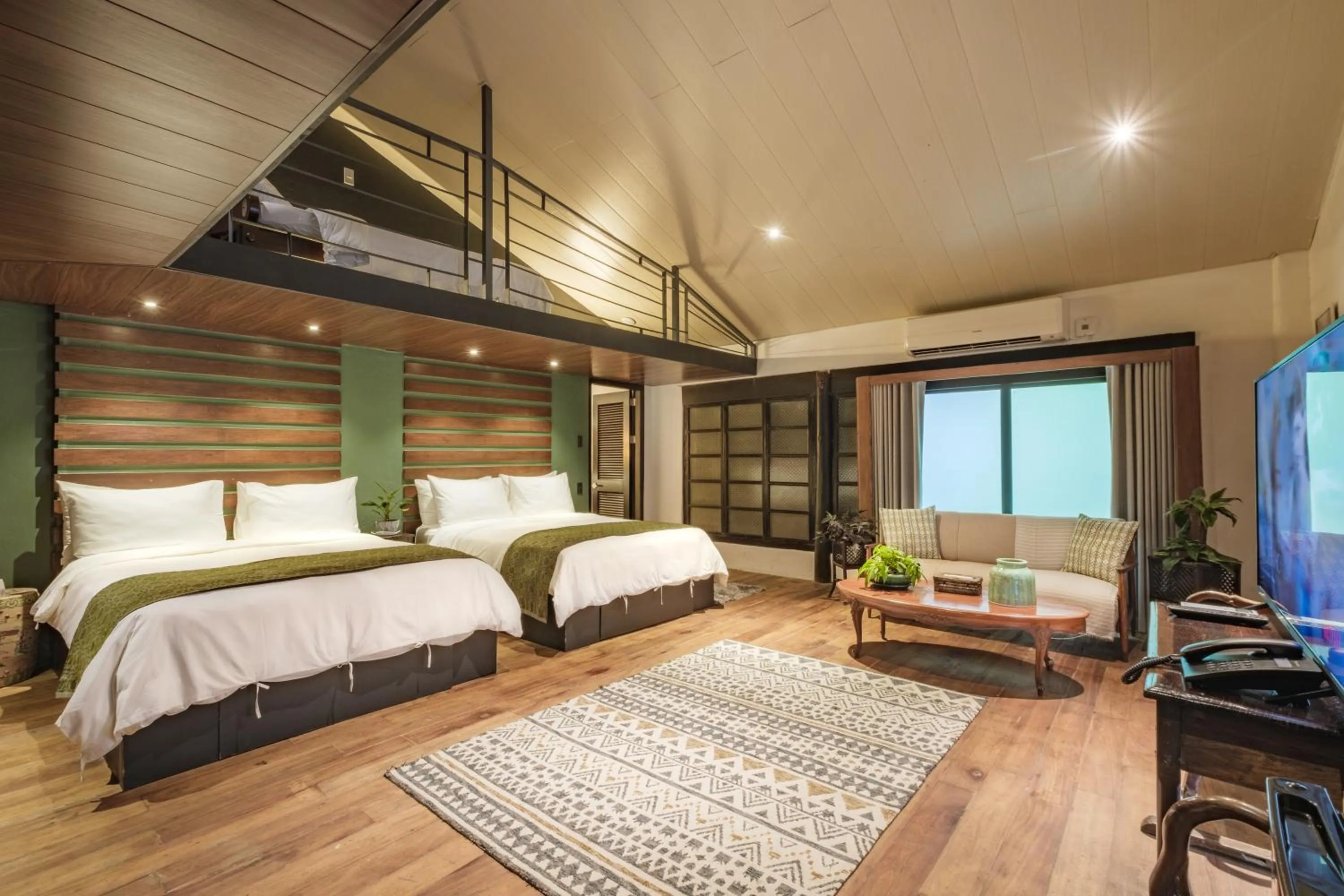 Photo of the whole room, Bed in Nuuk Taal Lake