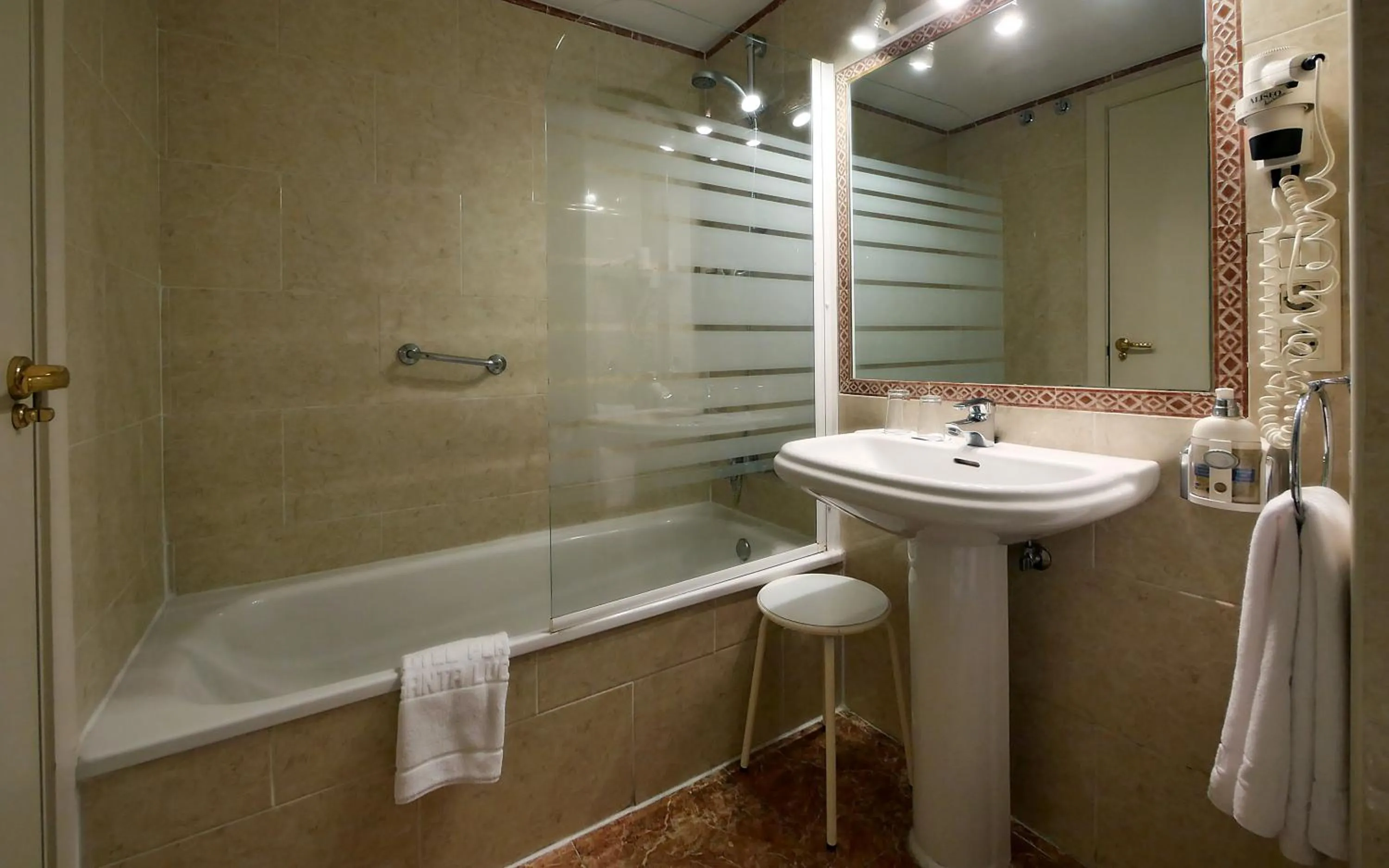 Bathroom in Hotel Plaza Santa Lucía