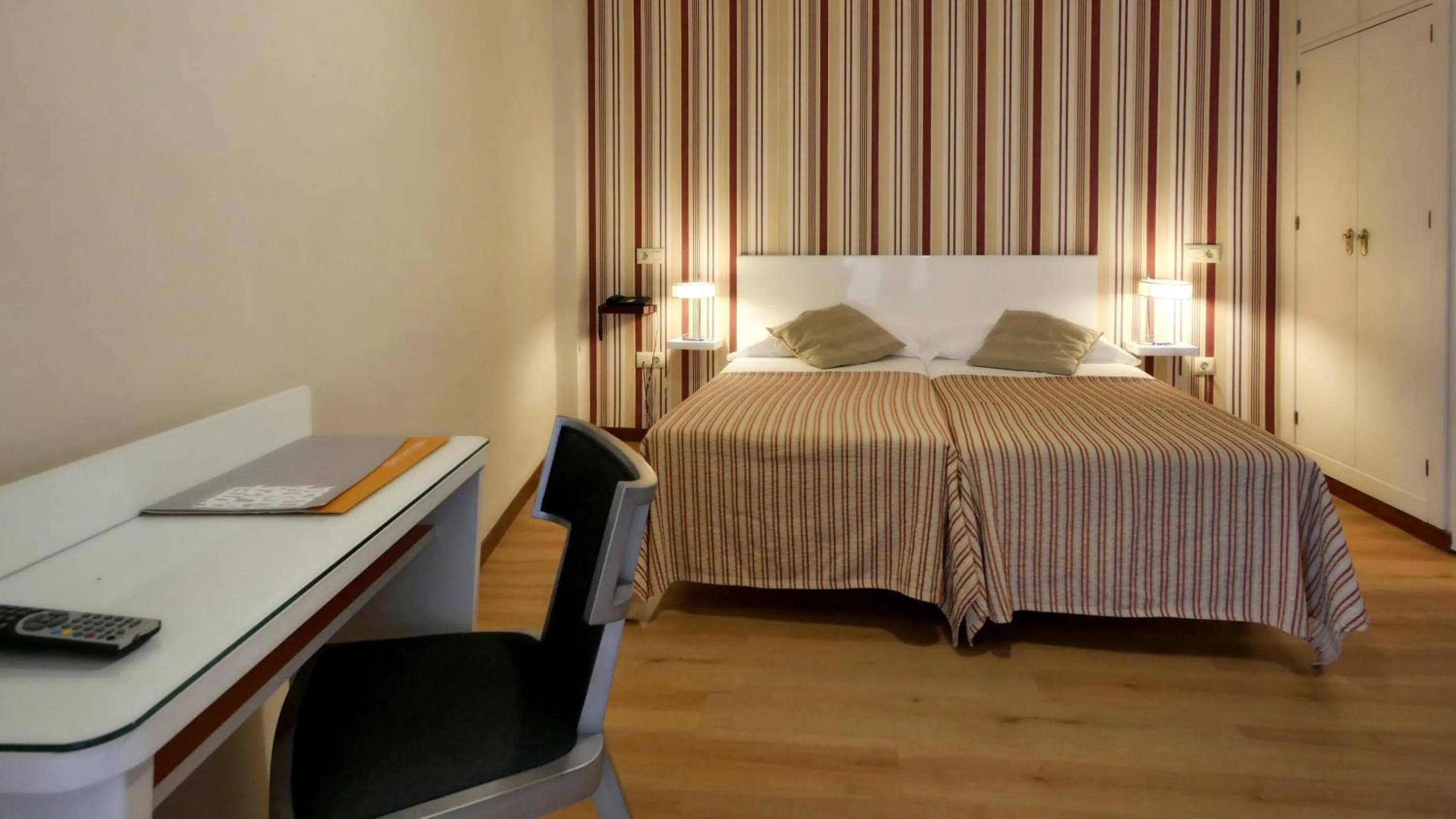 Photo of the whole room, Bed in Hotel Plaza Santa Lucía