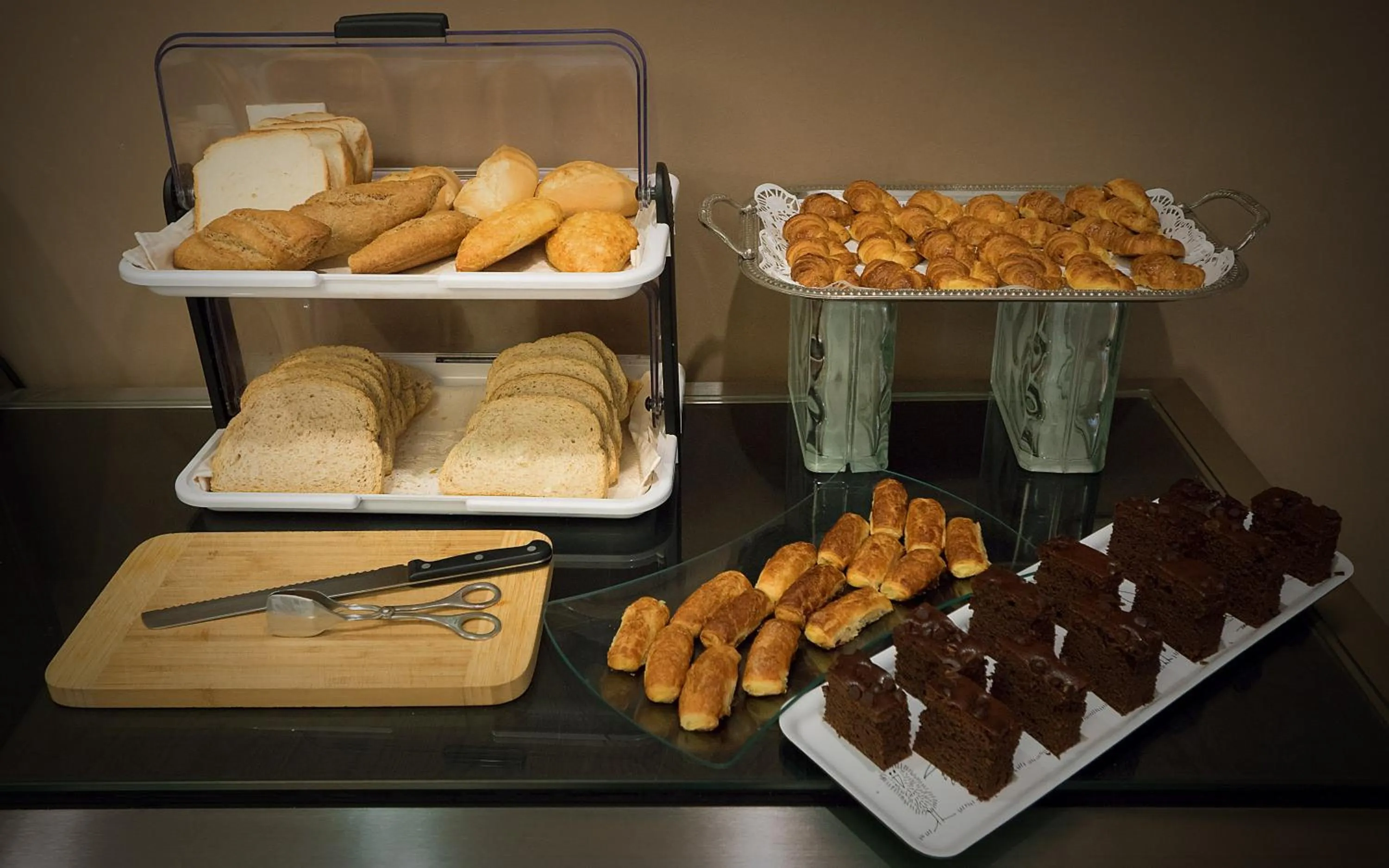 Buffet breakfast in Hotel Plaza Santa Lucía