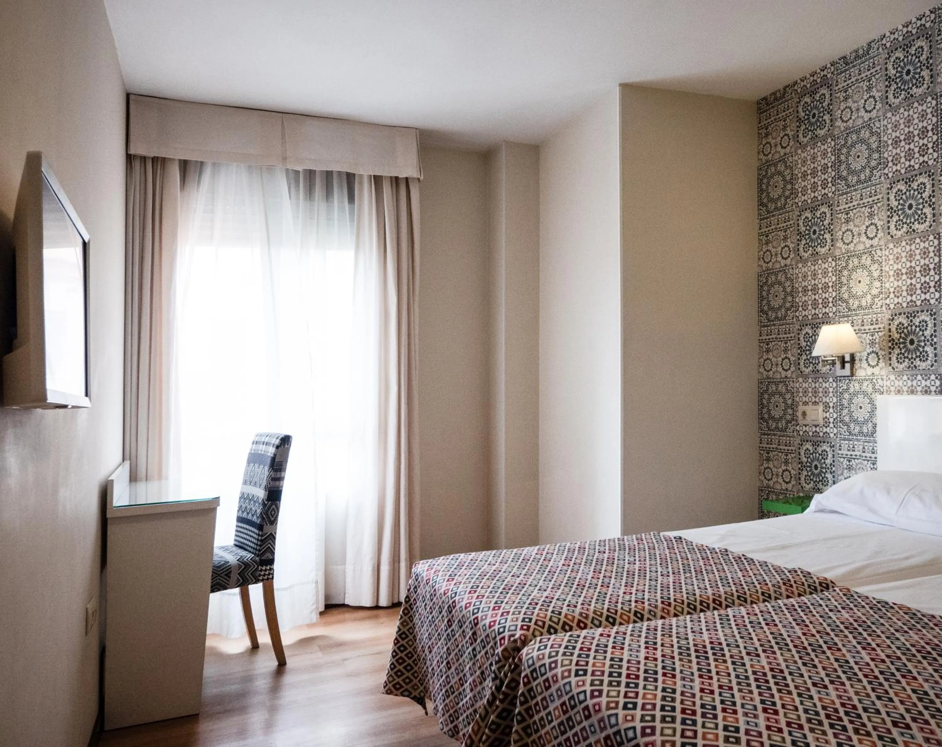 TV and multimedia, Bed in Hotel Plaza Santa Lucía