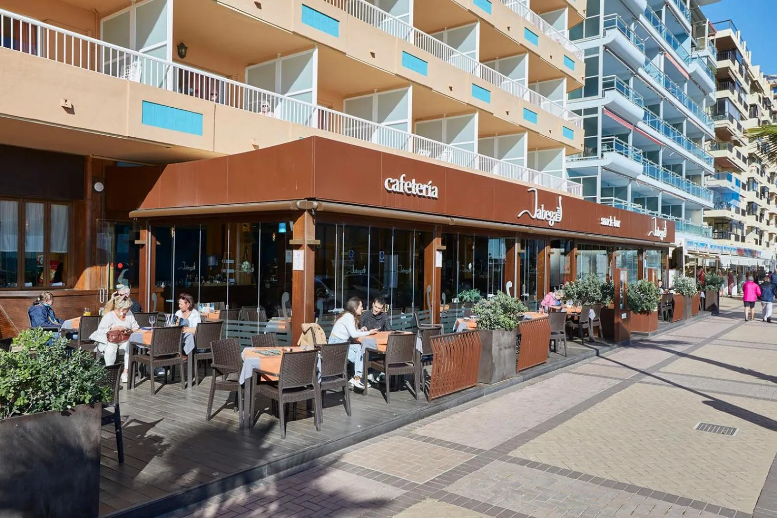 Restaurant/places to eat in Apartamentos La Jabega