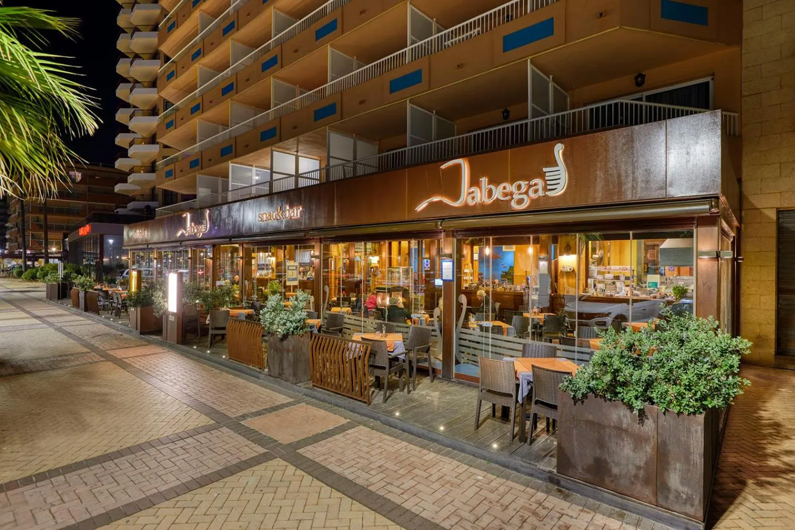 Restaurant/places to eat in Apartamentos La Jabega