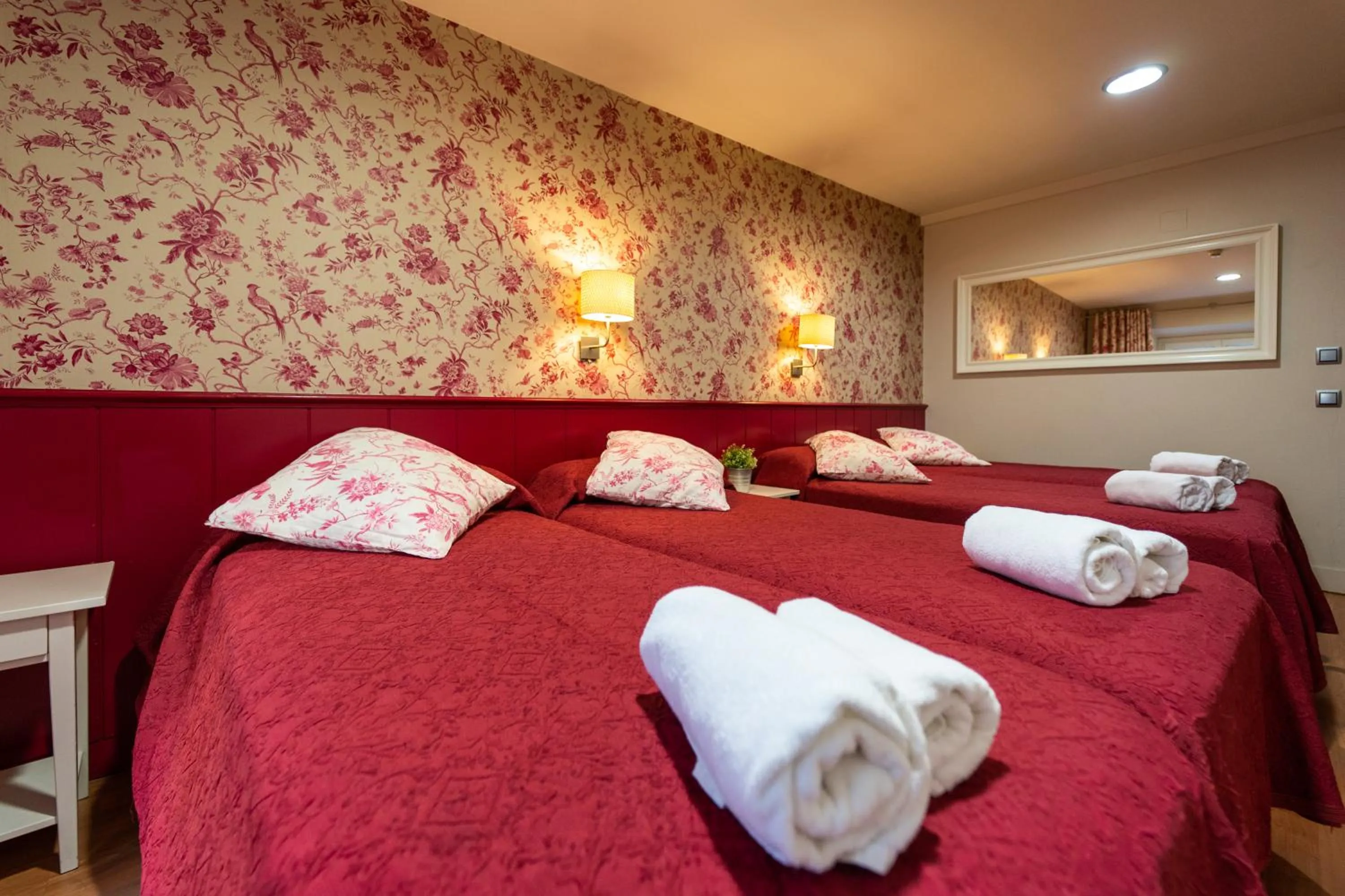 Bedroom, Bed in Hostal Matheu