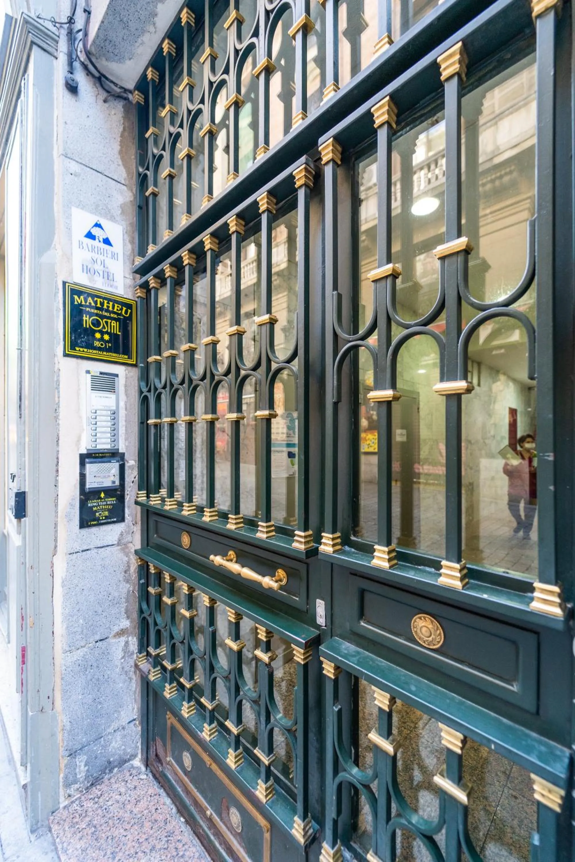 Facade/entrance in Hostal Matheu