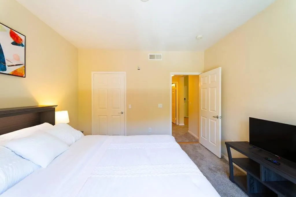 Lovely 2BR/2BA!5MIN to Disney! Angelstadium! HondaCenter.