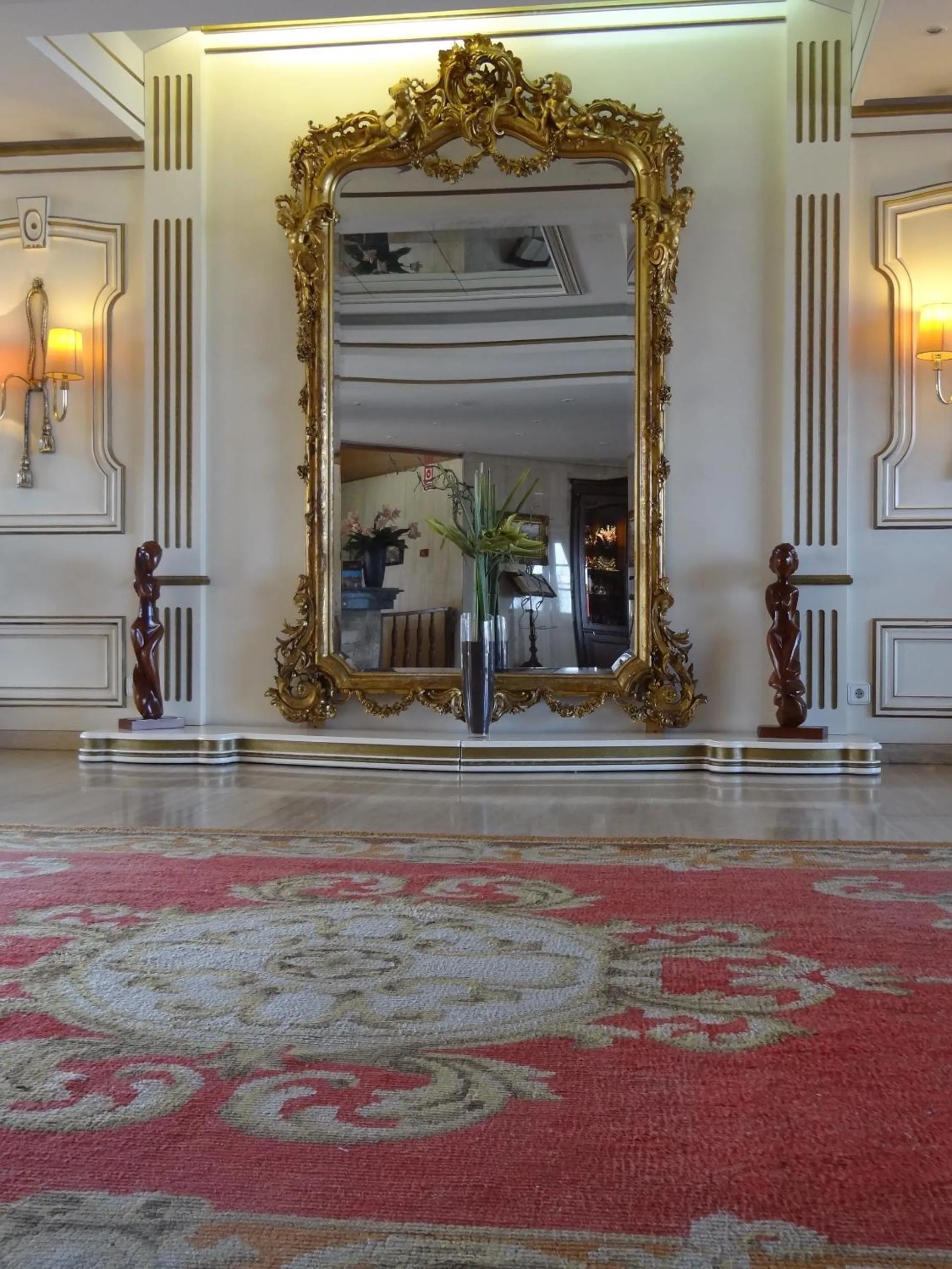 Decorative detail in Mas Gallau