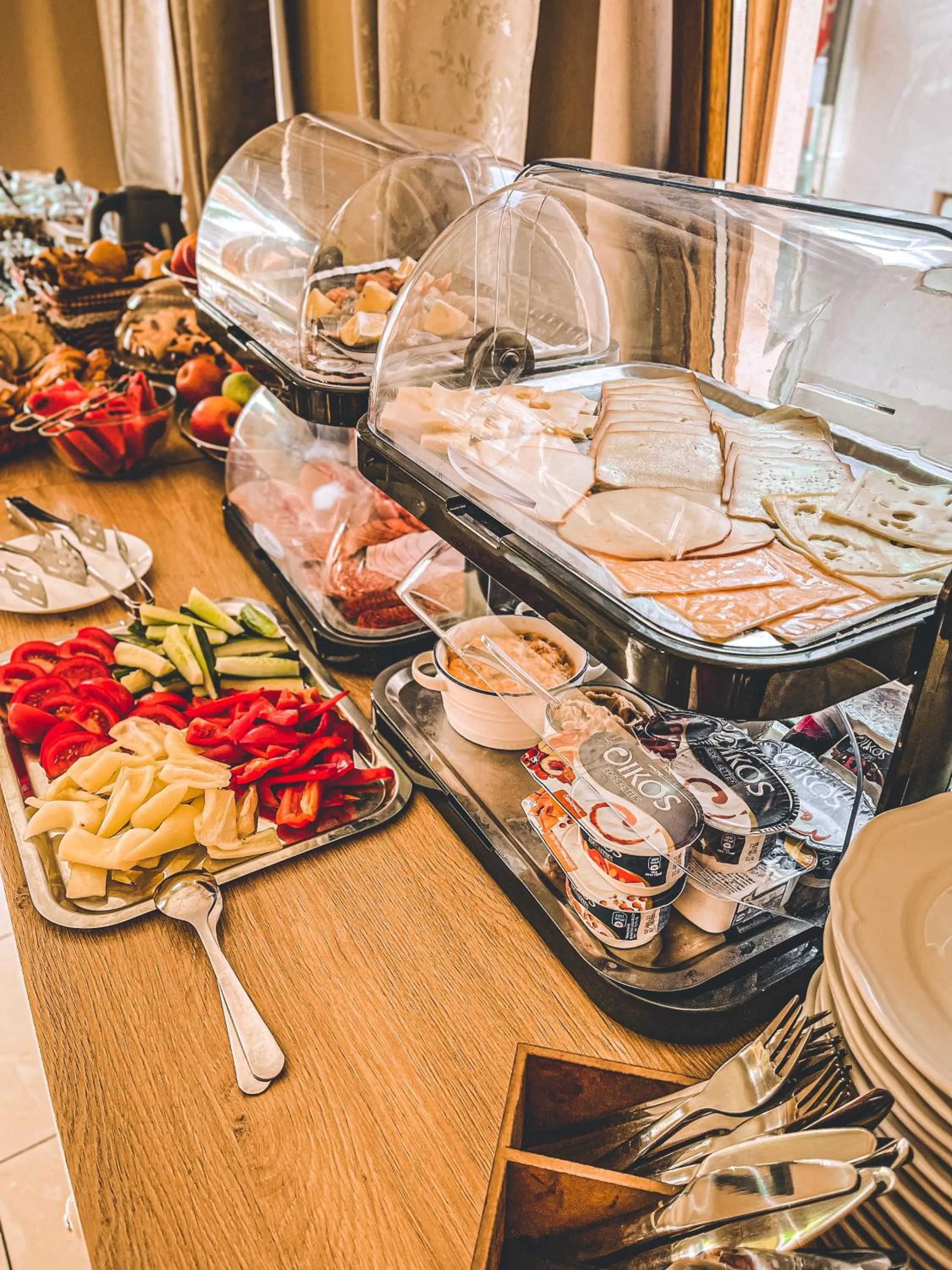 Buffet breakfast in Végvári Hotel Eger