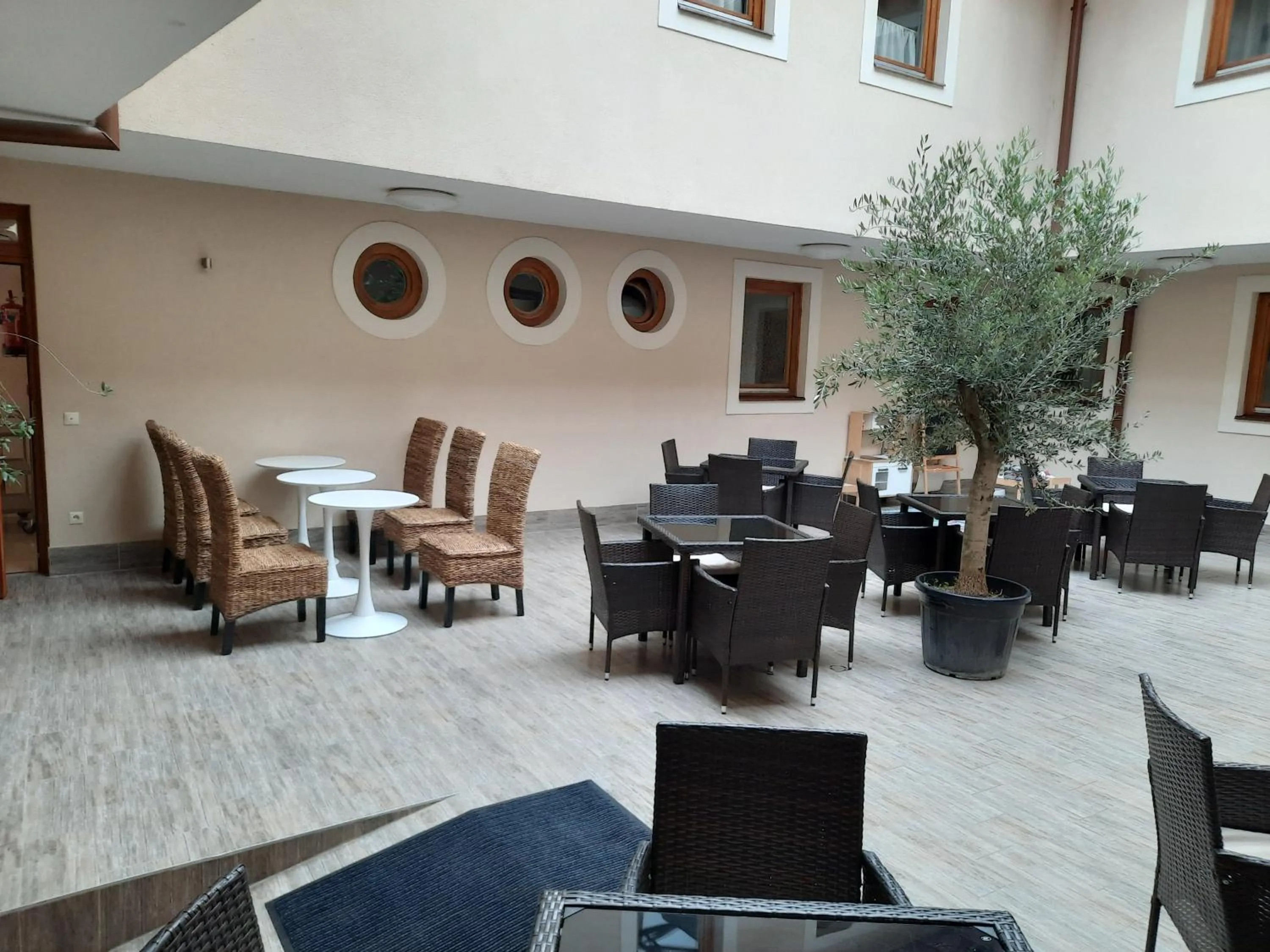 Restaurant/places to eat in Végvári Hotel Eger