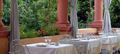 Restaurant/places to eat in Hotel Andria