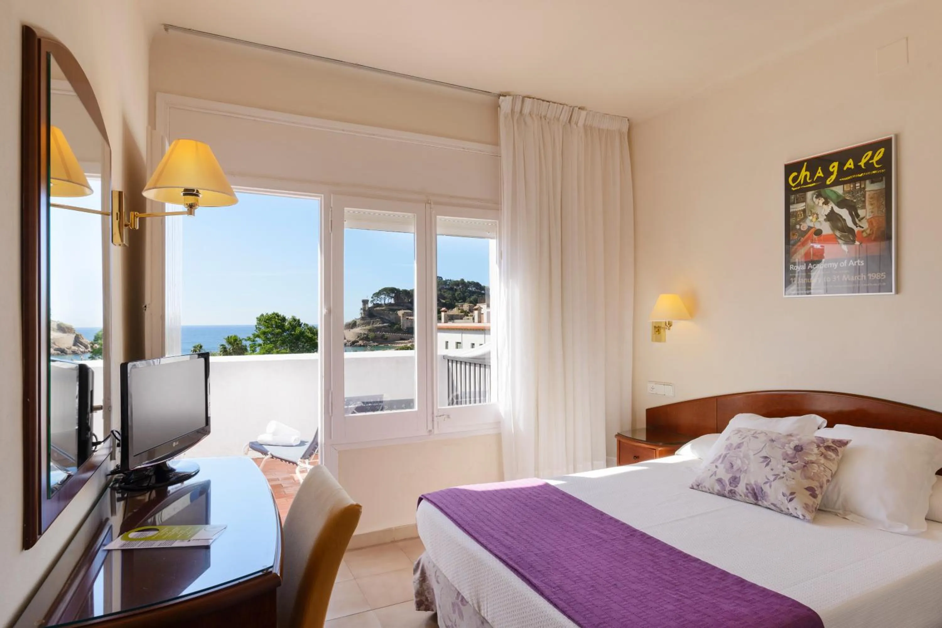 TV and multimedia, Bed in RVHotels Avenida