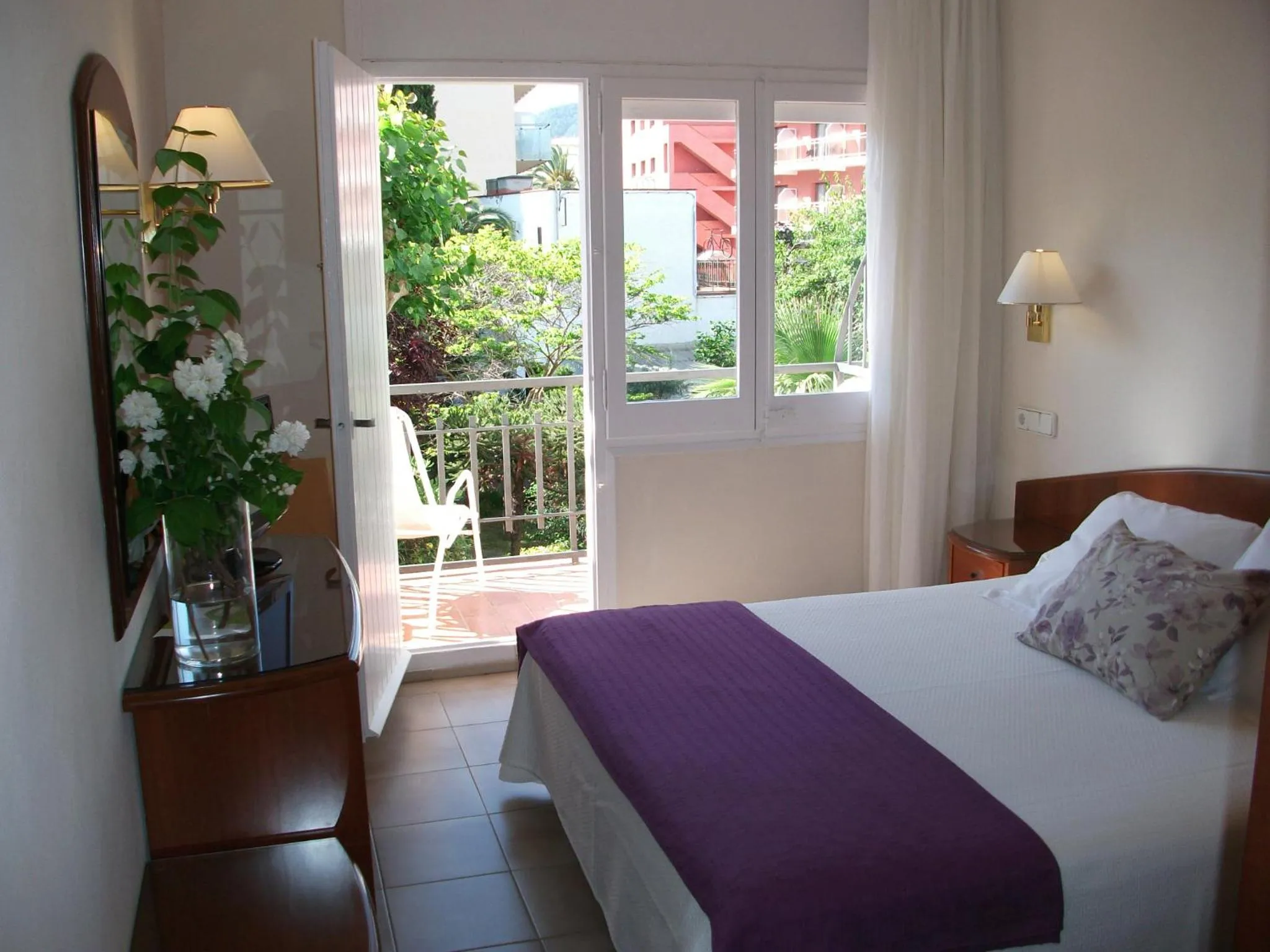 Photo of the whole room, Bed in RVHotels Avenida