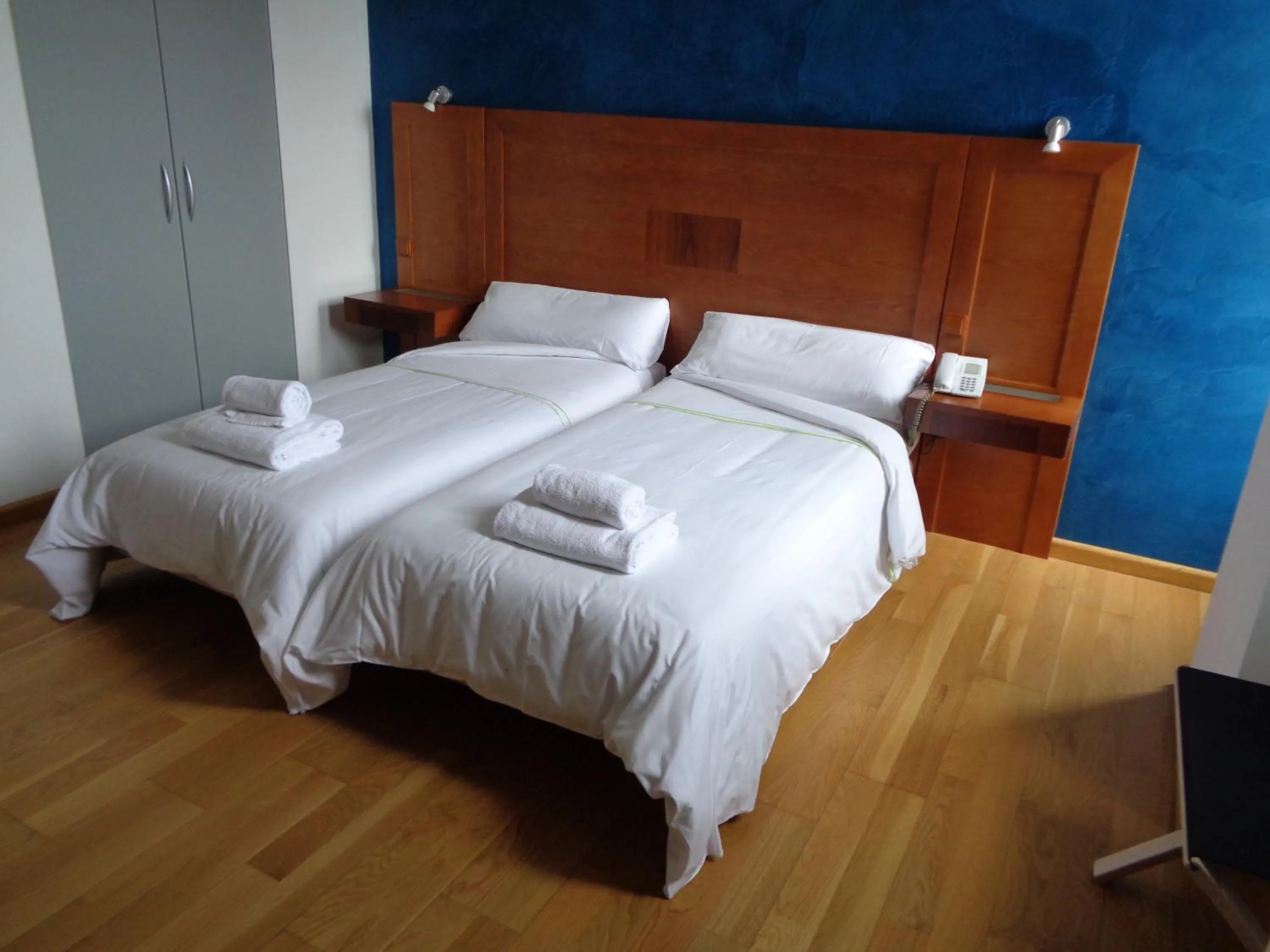 Photo of the whole room in Hotel Villa De Betanzos